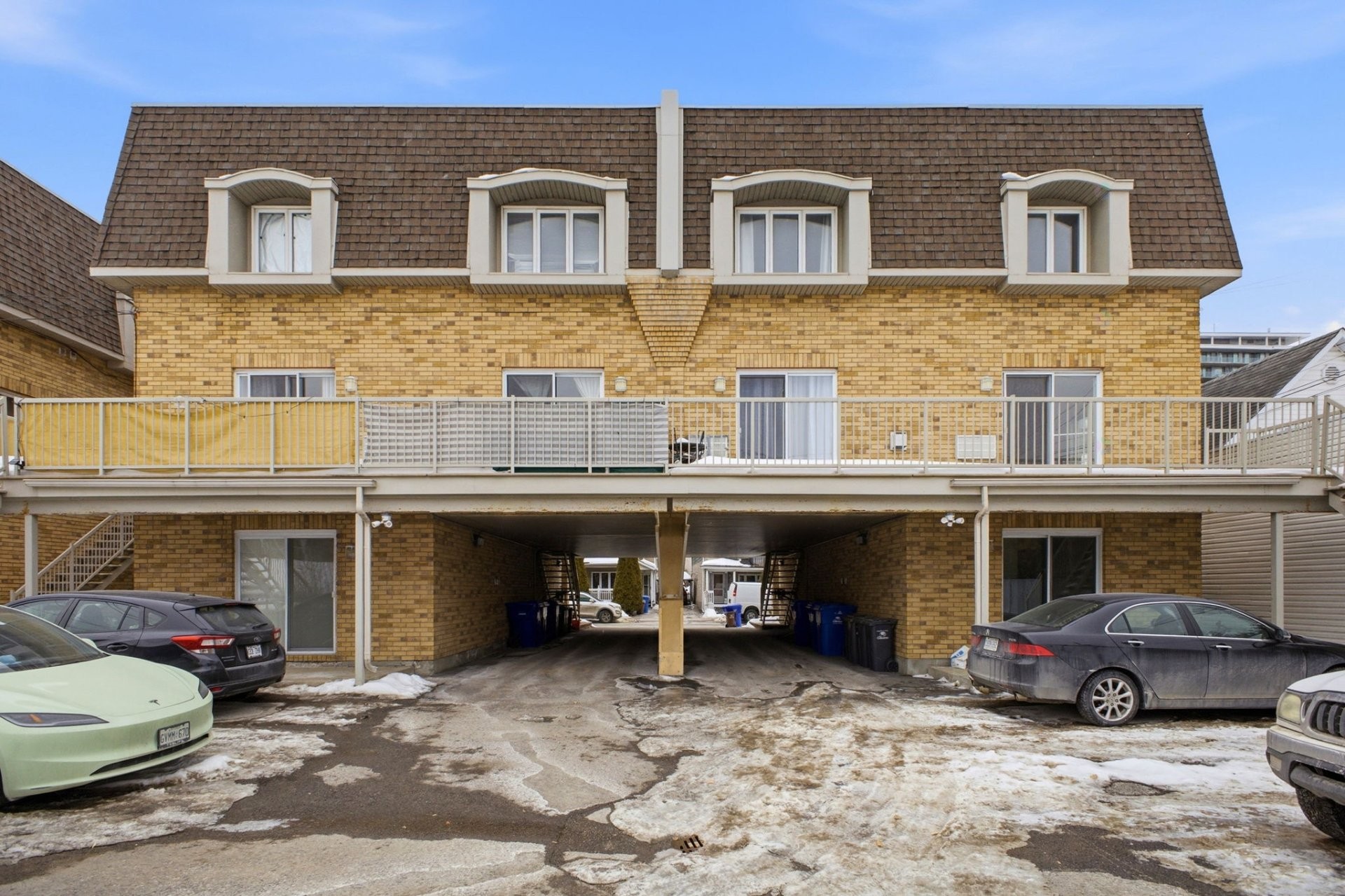 









321


Rue Champlain

, C,
Gatineau (Hull),




QC
J8X3S3

