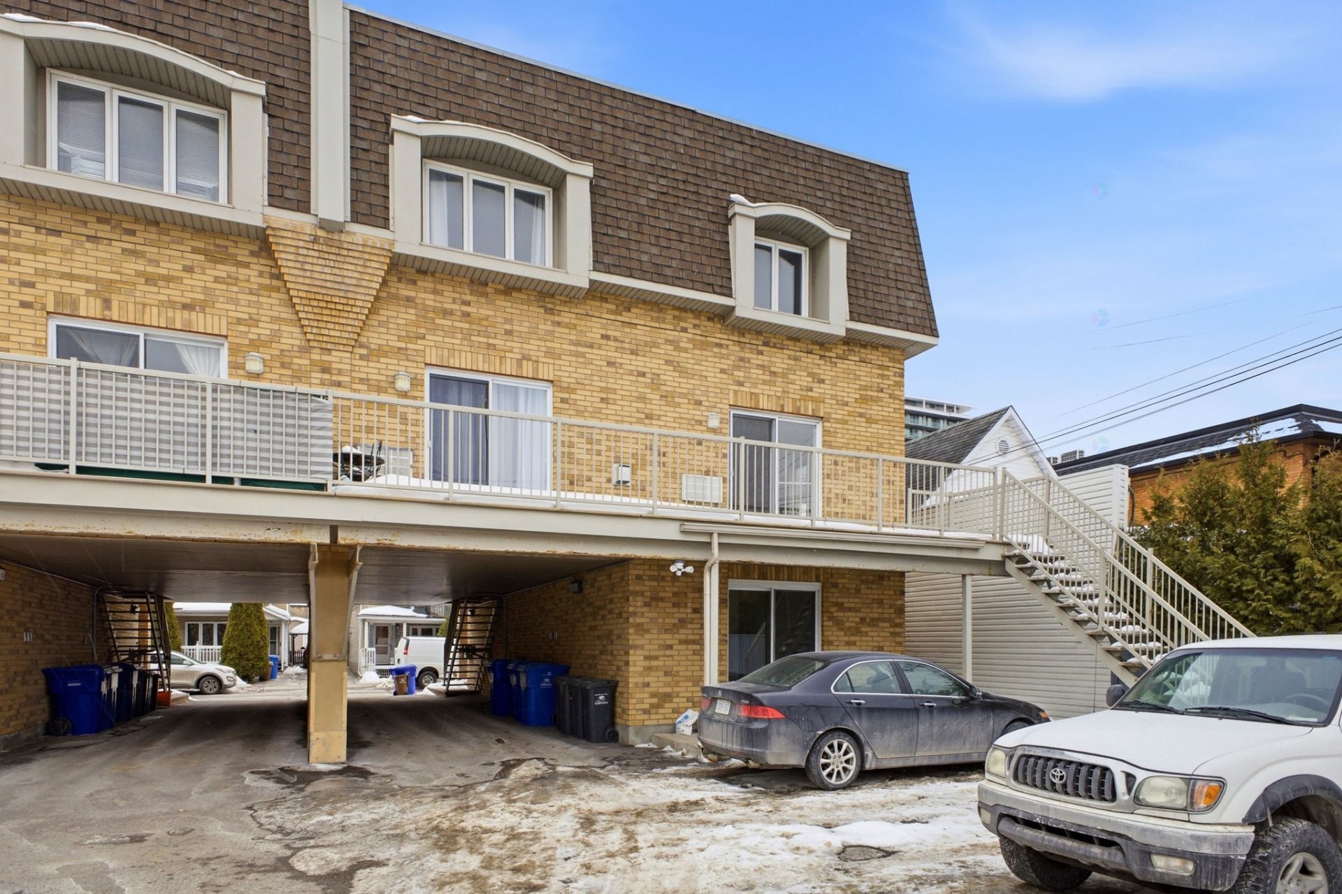 









321


Rue Champlain

, C,
Gatineau (Hull),




QC
J8X3S3

