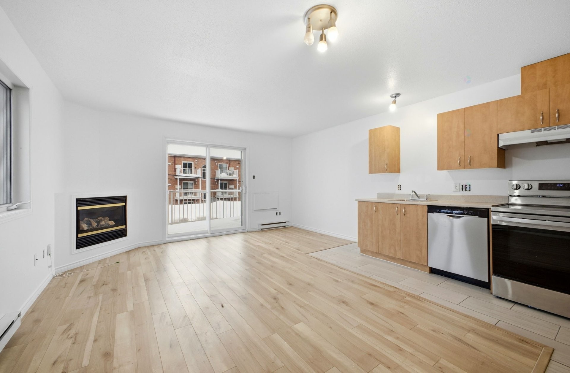 









321


Rue Champlain

, C,
Gatineau (Hull),




QC
J8X3S3

