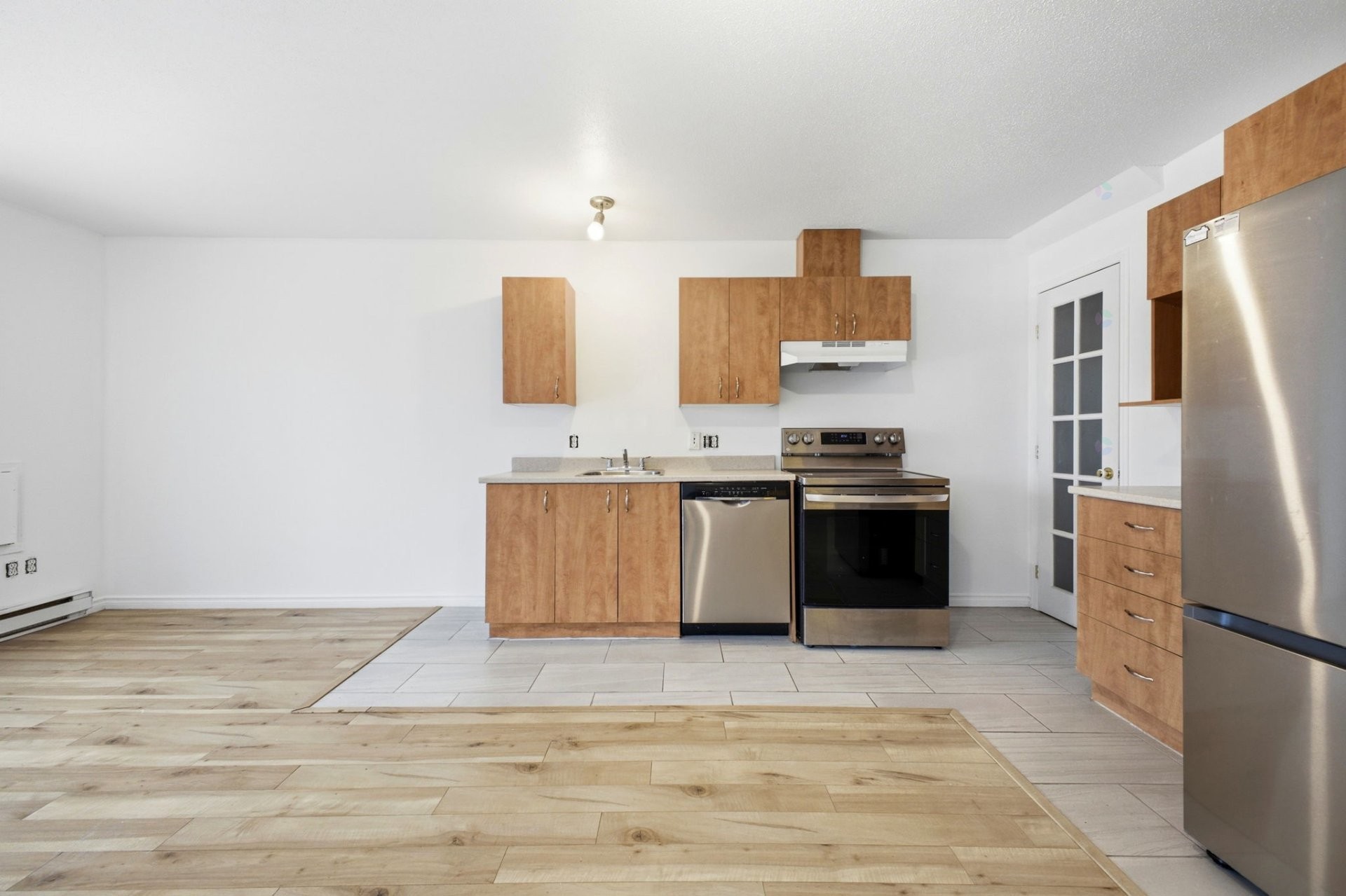 









321


Rue Champlain

, C,
Gatineau (Hull),




QC
J8X3S3

