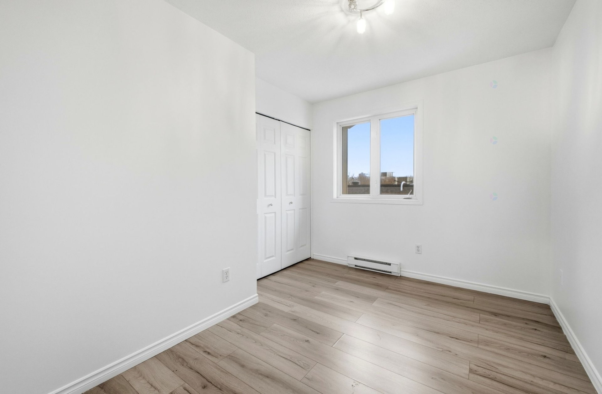 









321


Rue Champlain

, C,
Gatineau (Hull),




QC
J8X3S3

