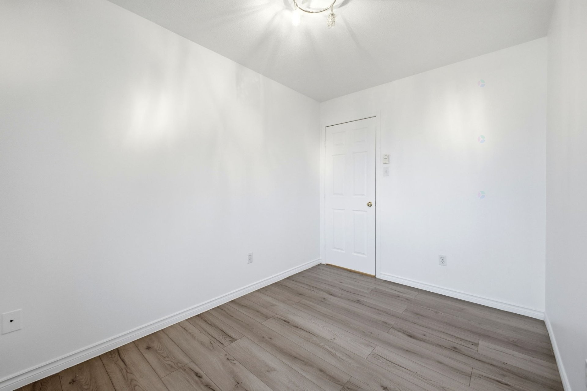 









321


Rue Champlain

, C,
Gatineau (Hull),




QC
J8X3S3

