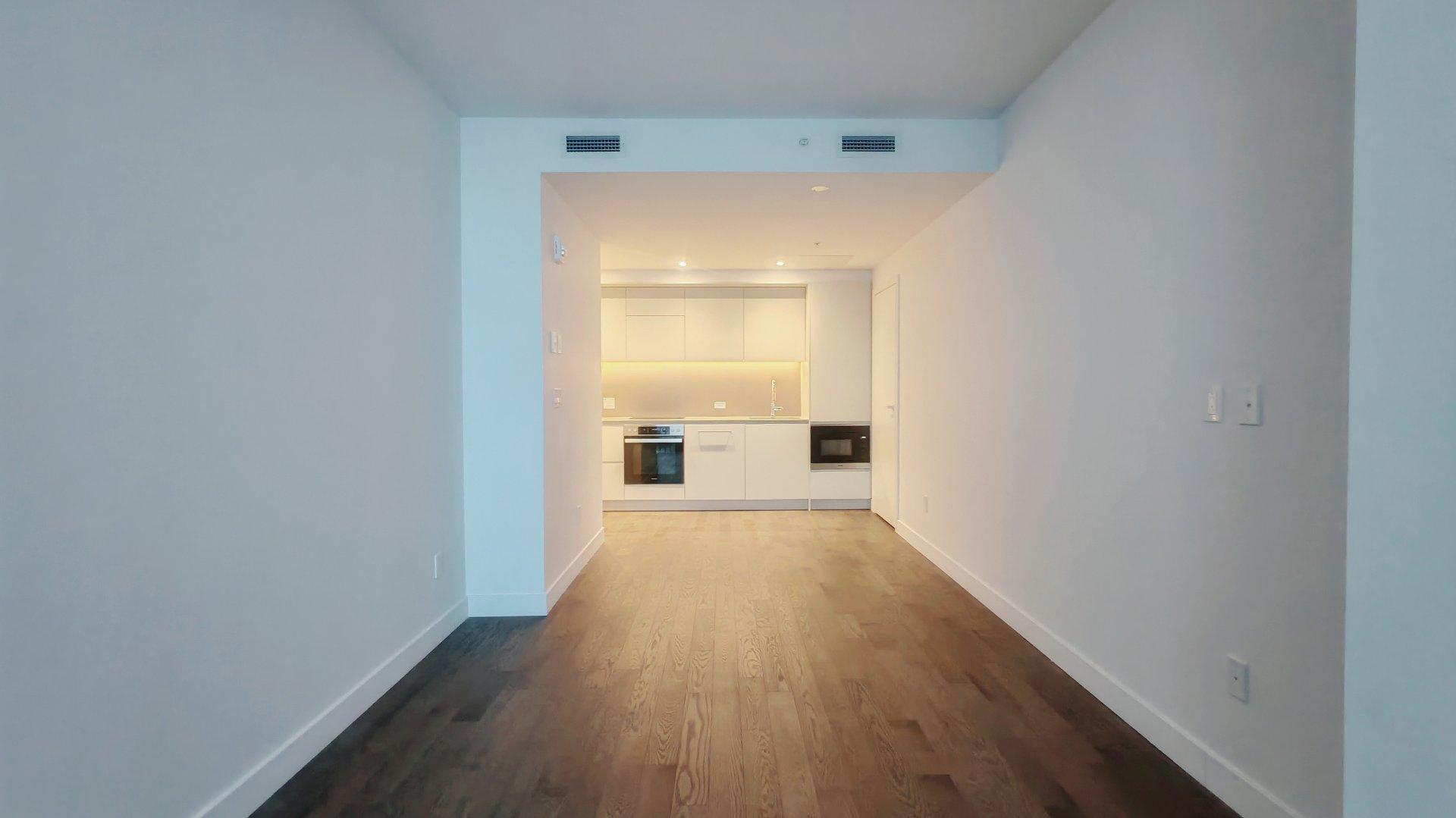 









1205


Place Phillips

, 4701,
Montréal (Ville-Marie),




QC
H3B0H3

