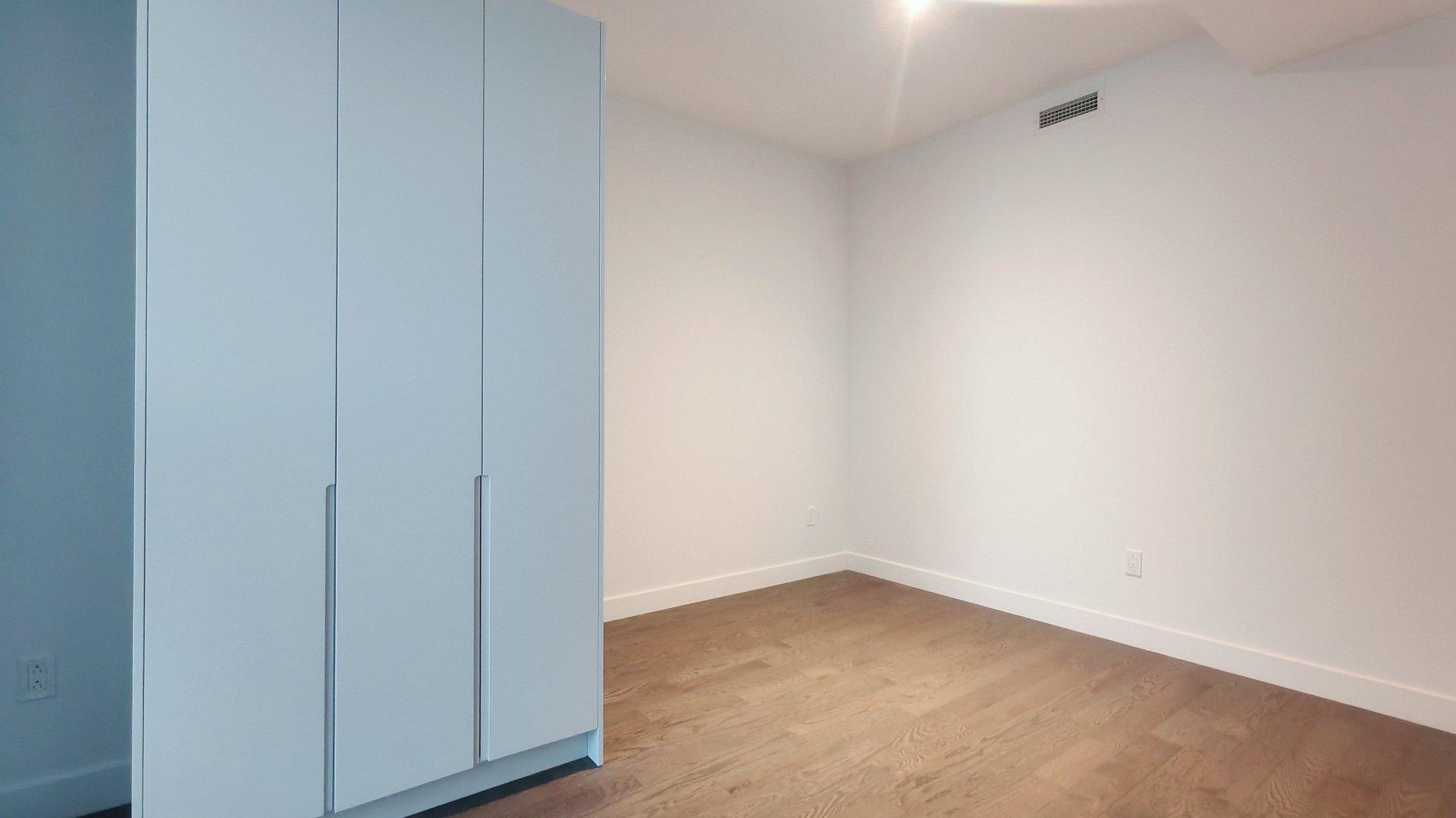 









1205


Place Phillips

, 4701,
Montréal (Ville-Marie),




QC
H3B0H3

