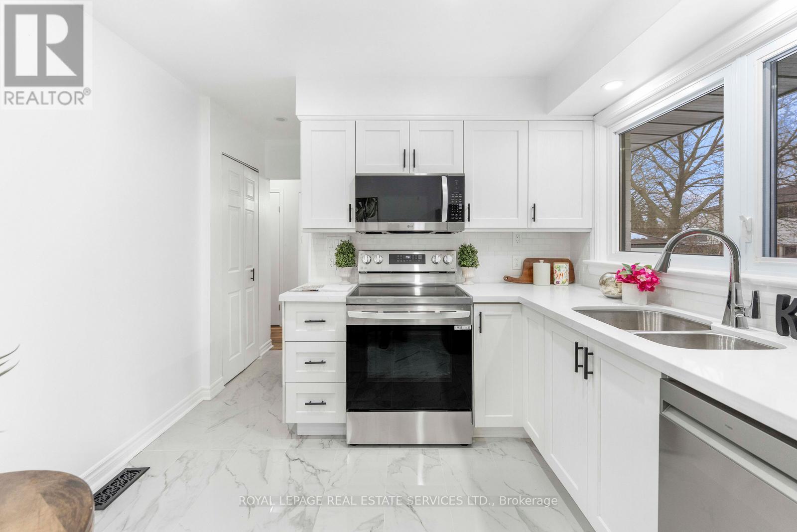 












518 THIRD LINE

,
Oakville,




Ontario
L6L4A7

