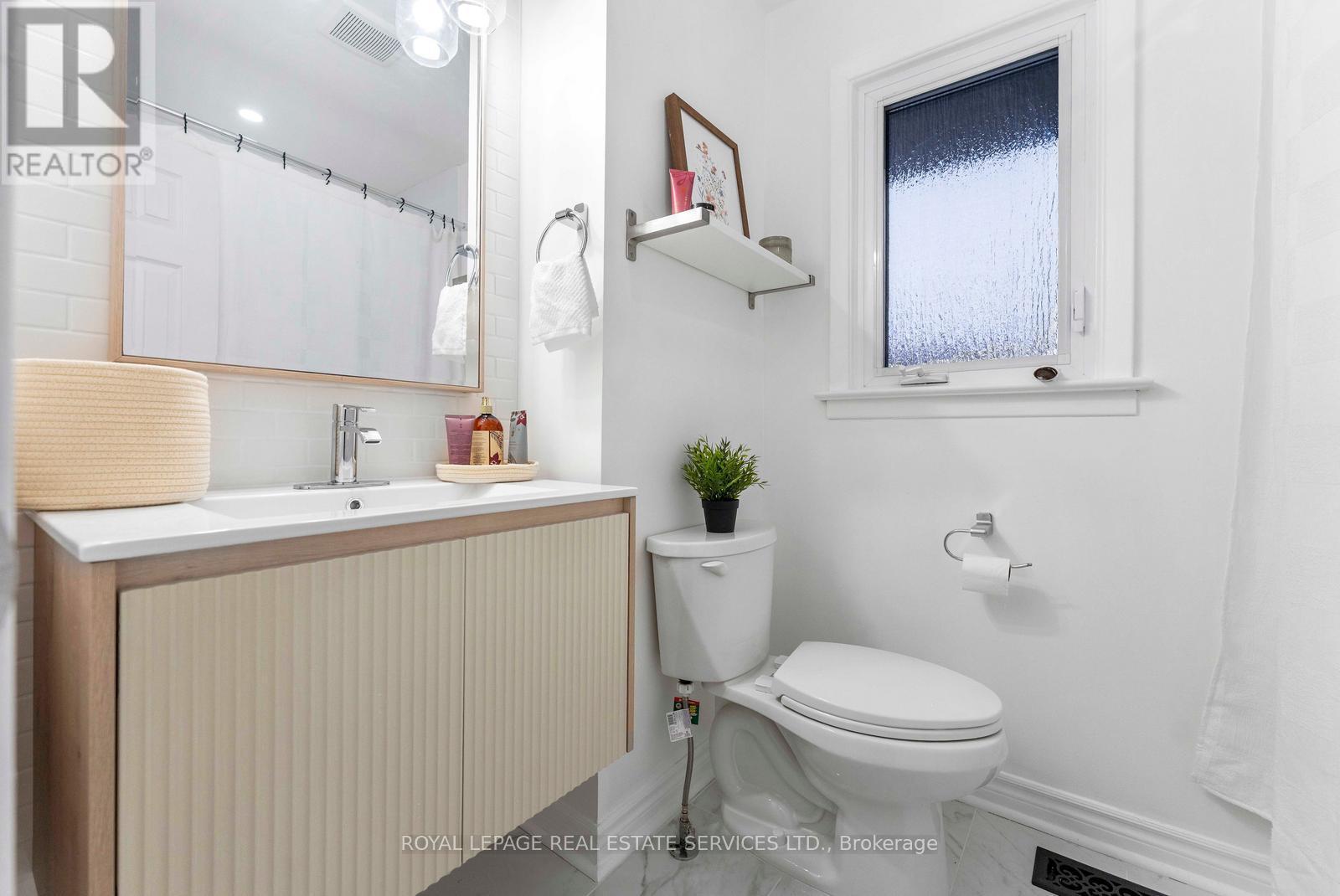 












518 THIRD LINE

,
Oakville,




Ontario
L6L4A7

