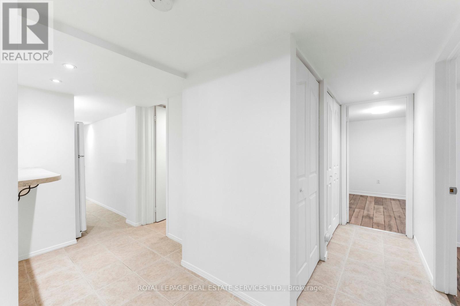 












518 THIRD LINE

,
Oakville,




Ontario
L6L4A7

