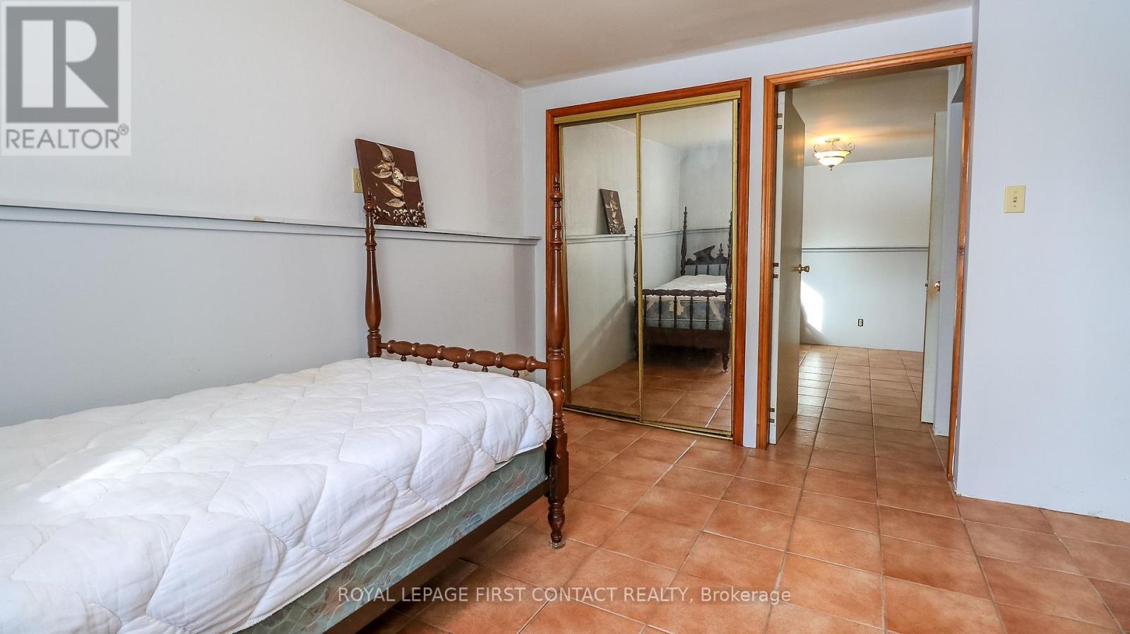 












6237 2 CONCESSION

,
Clearview,




Ontario
L0M1N0

