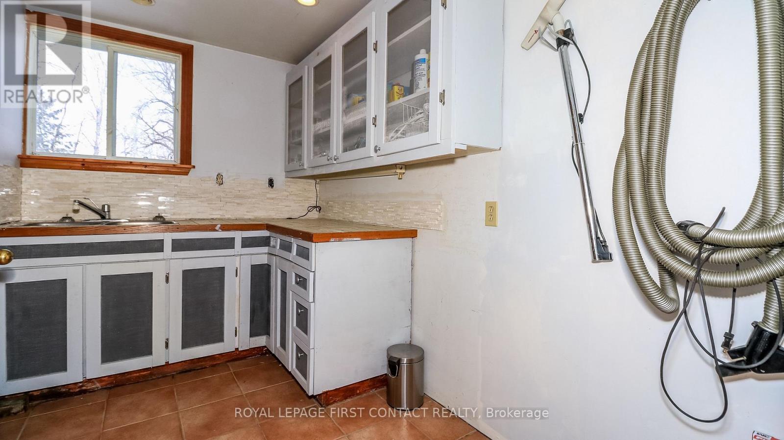 












6237 2 CONCESSION

,
Clearview,




Ontario
L0M1N0

