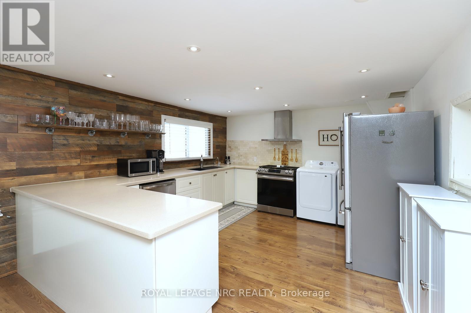 












1 JOHN AVENUE

,
Brant,




Ontario
N3L2S8

