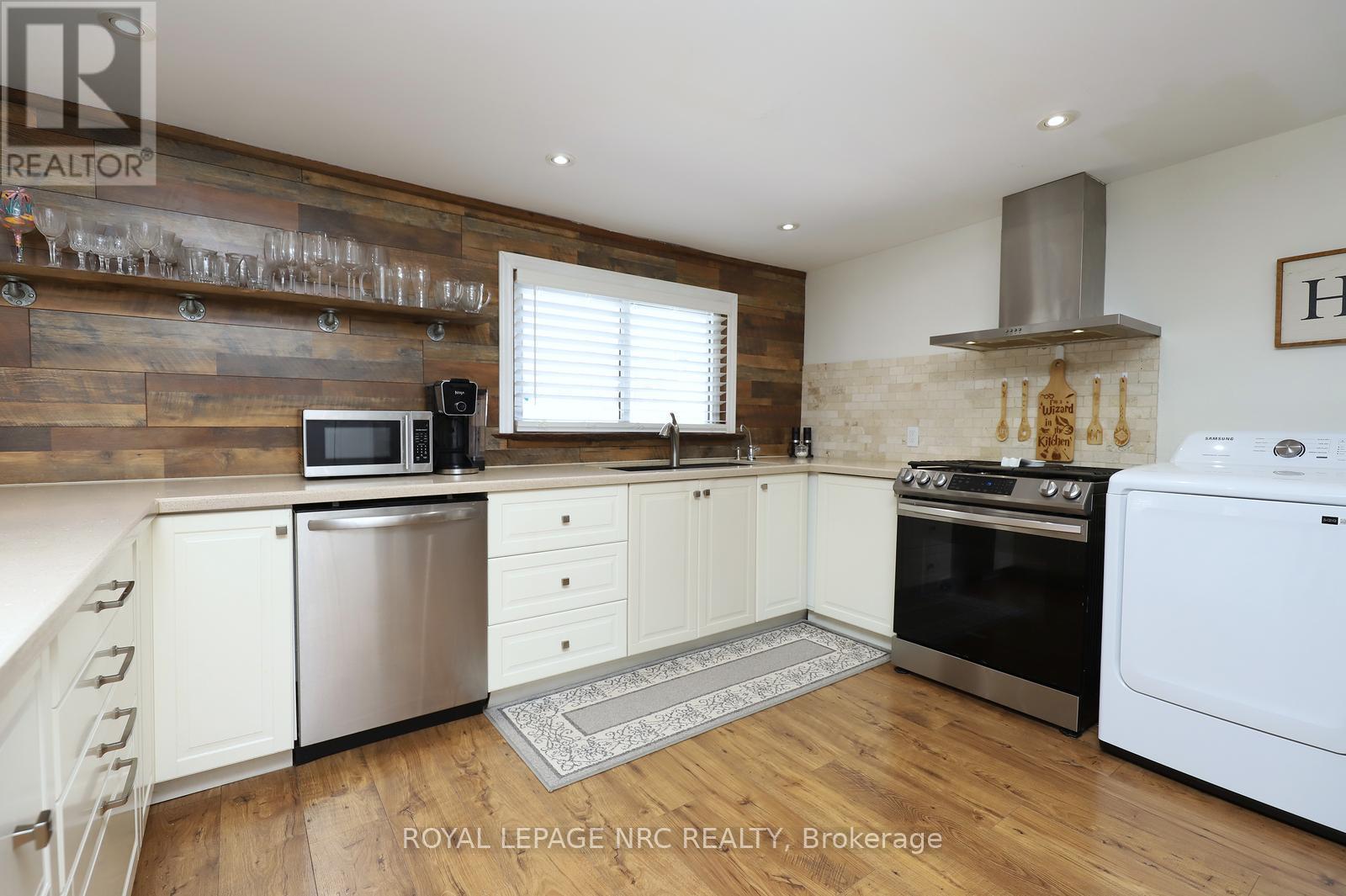 












1 JOHN AVENUE

,
Brant,




Ontario
N3L2S8

