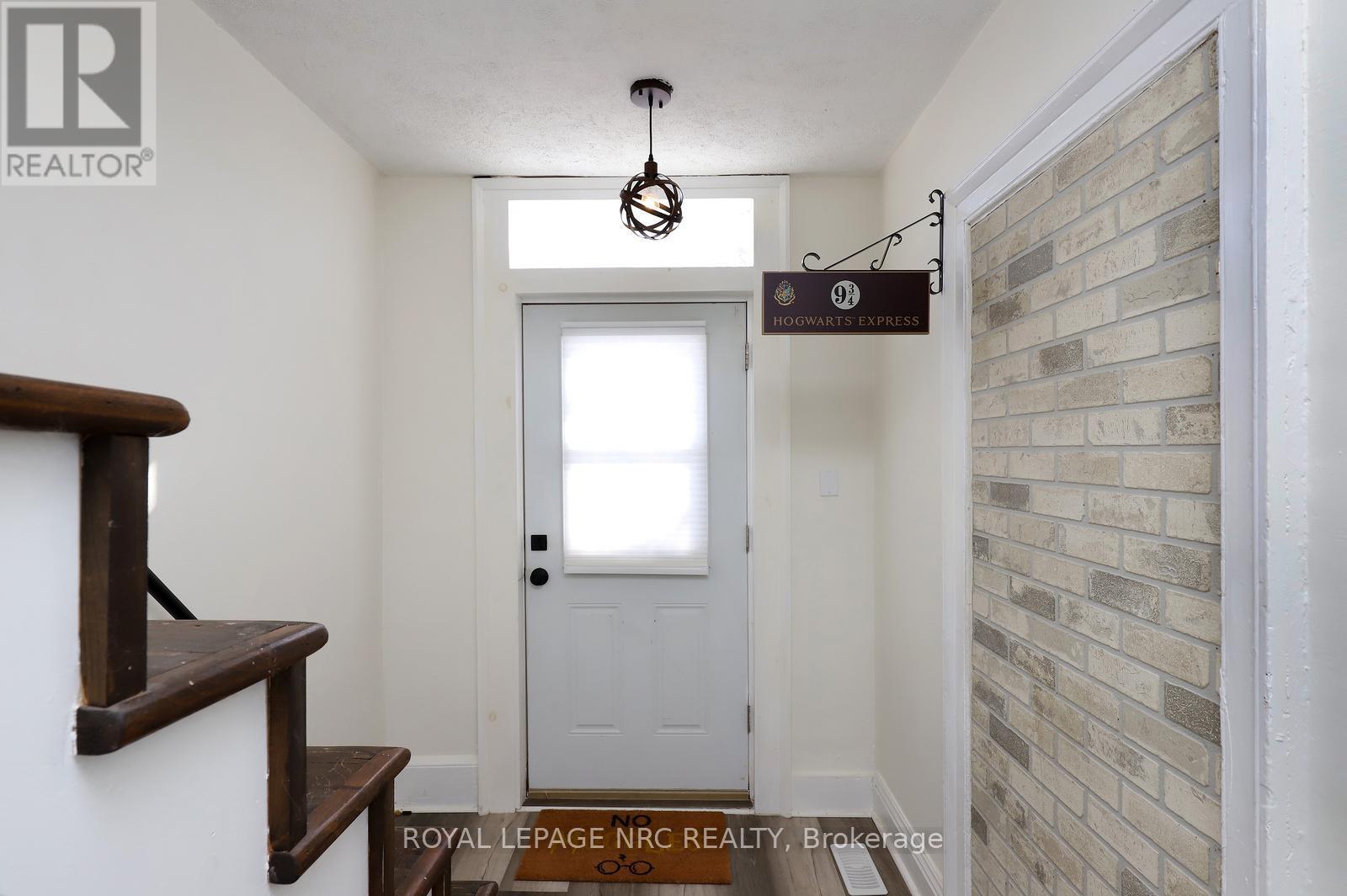 












1 JOHN AVENUE

,
Brant,




Ontario
N3L2S8

