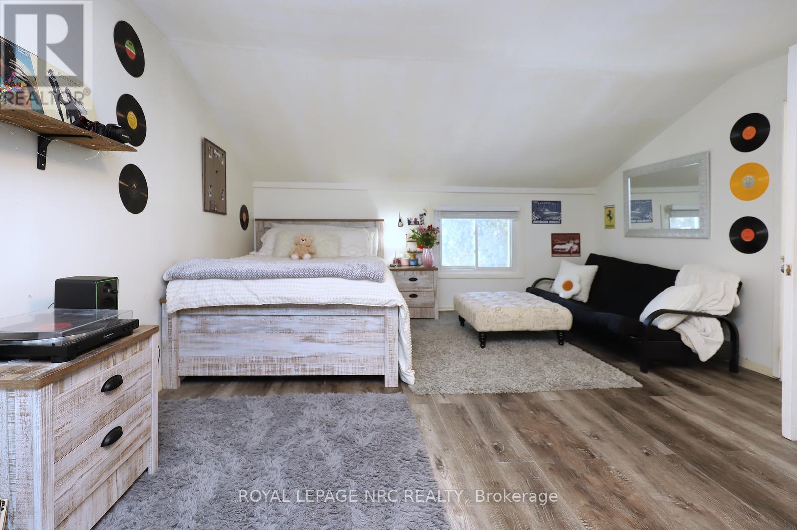 












1 JOHN AVENUE

,
Brant,




Ontario
N3L2S8

