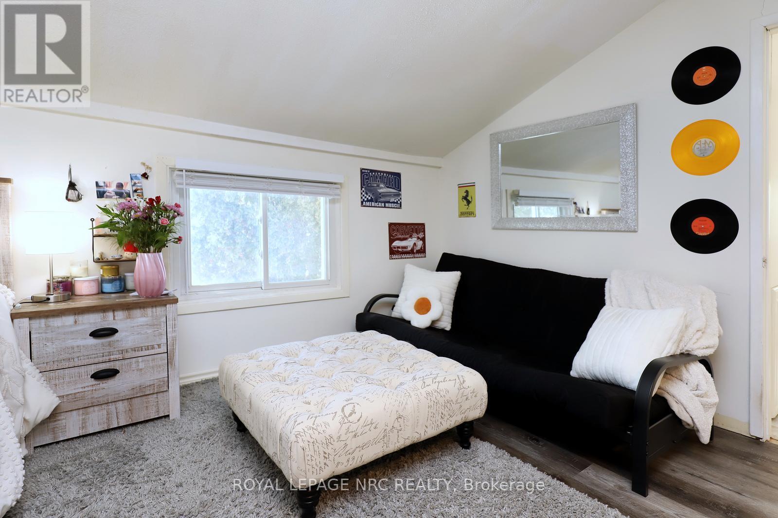 












1 JOHN AVENUE

,
Brant,




Ontario
N3L2S8

