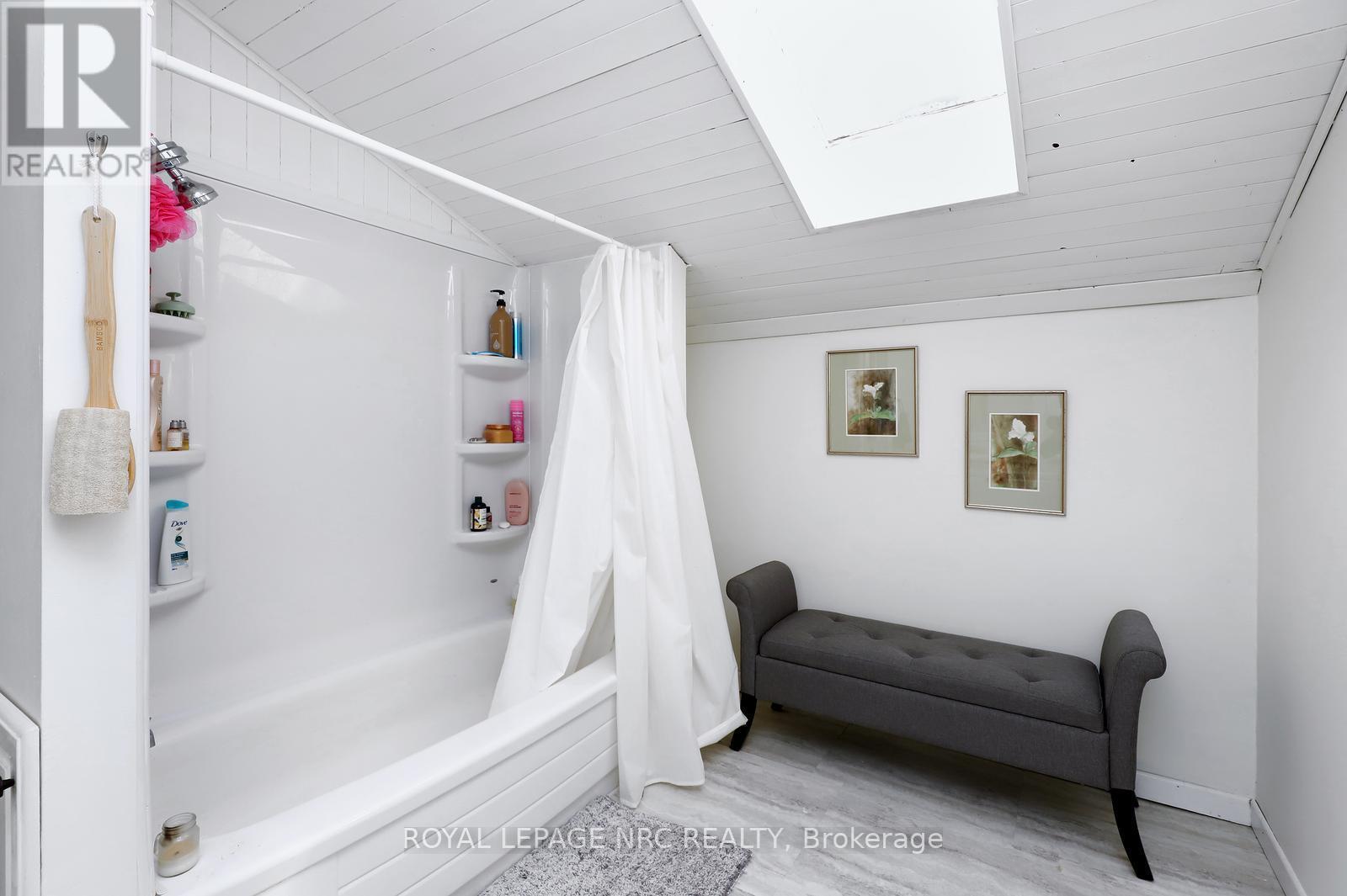 












1 JOHN AVENUE

,
Brant,




Ontario
N3L2S8

