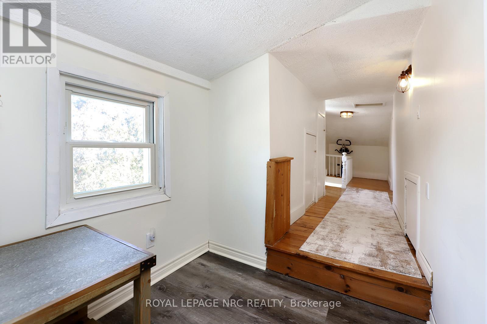 












1 JOHN AVENUE

,
Brant,




Ontario
N3L2S8

