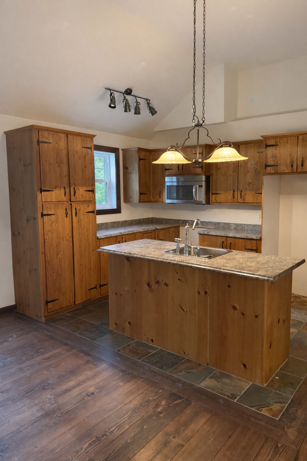 









771


Rue Magnan

,
L'Épiphanie,




QC
J5X4G4

