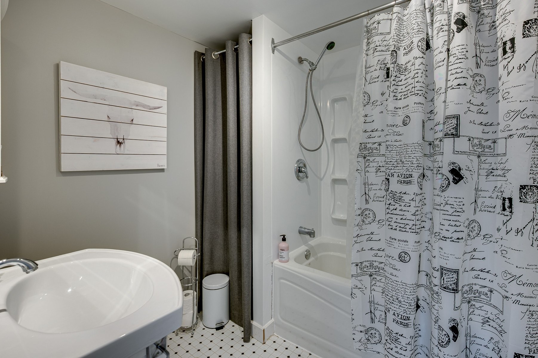 









507


Ch. des Habitations-des-Monts

,
Saint-Sauveur,




QC
J0R1R3

