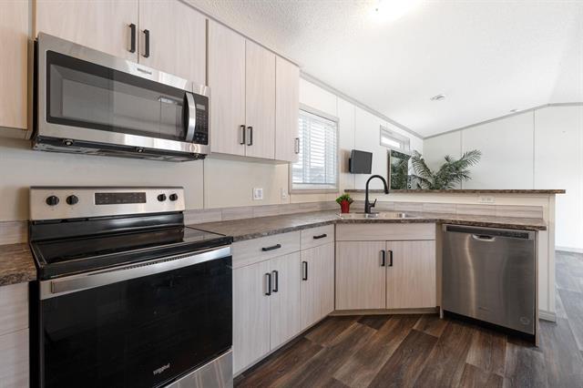 









2695


Main

ST, 140,
Winnipeg,




MB
R2V 4S8

