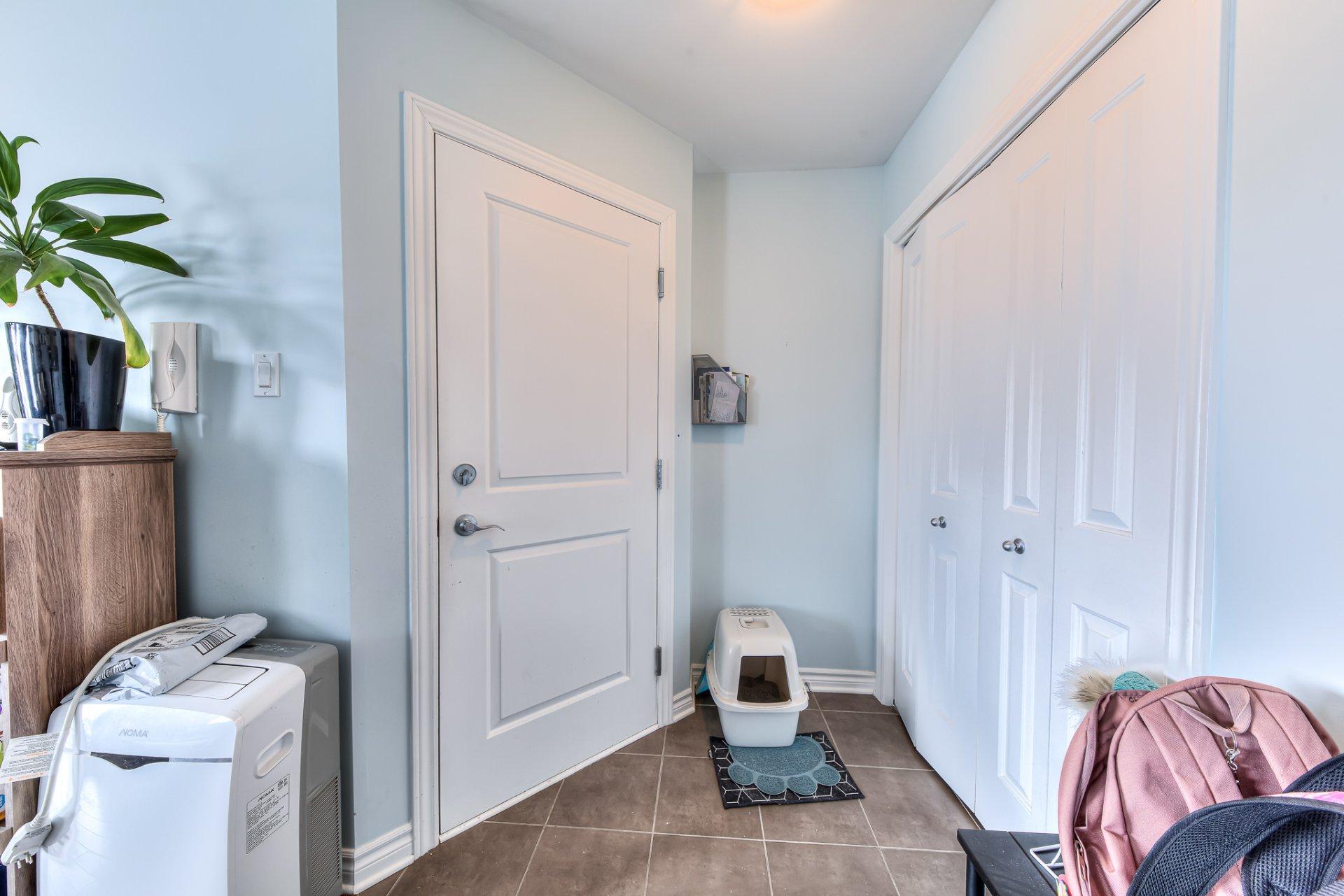 









105


Rue Roland-Chagnon

,
Saint-Basile-le-Grand,




QC
J3N1L4

