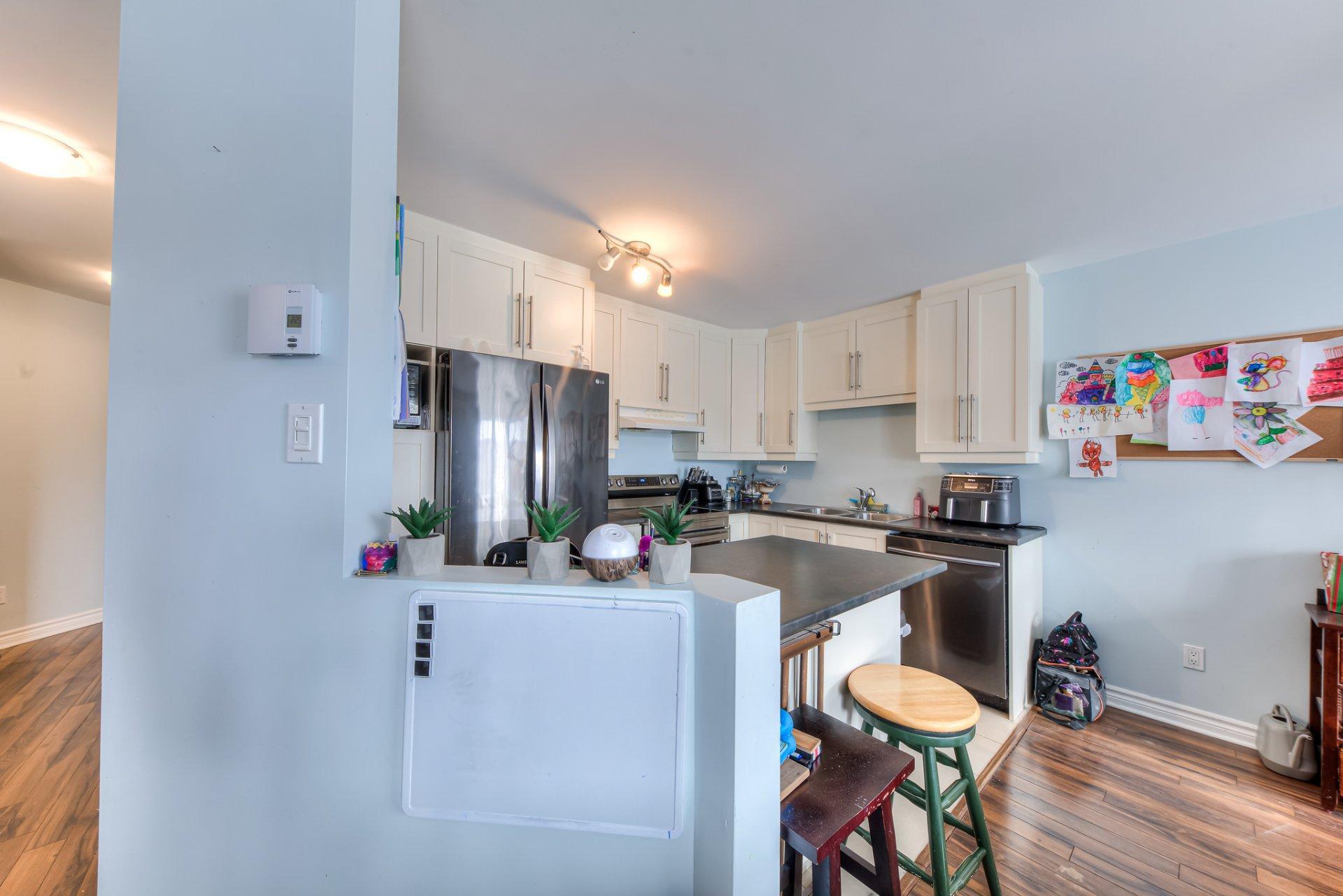 









105


Rue Roland-Chagnon

,
Saint-Basile-le-Grand,




QC
J3N1L4

