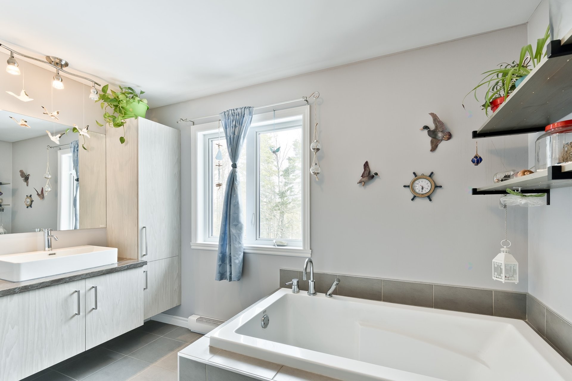 









168


Rue des Érables

,
Eastman,




QC
J0B1P0

