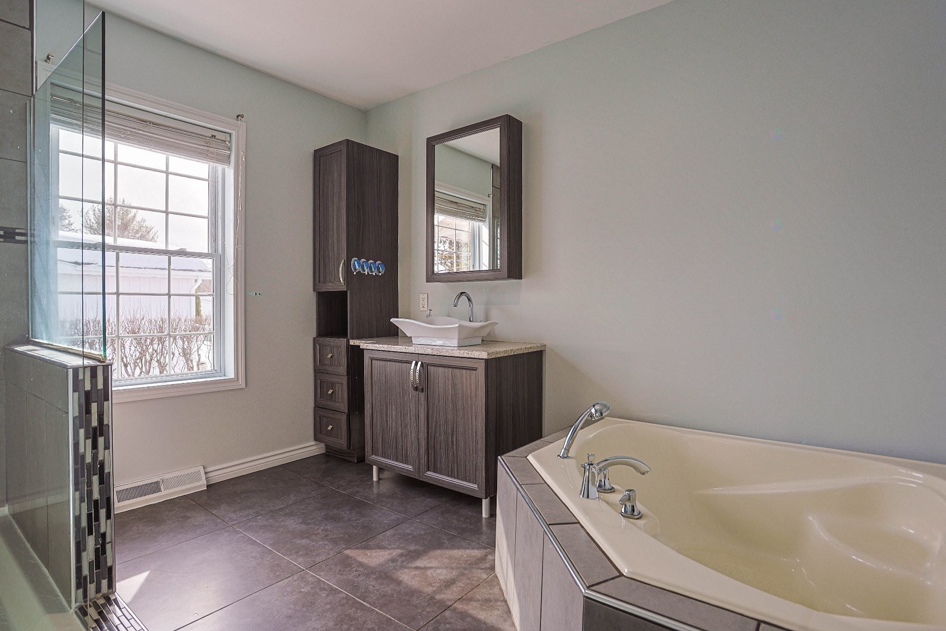 









1641


Rue Principale

,
Saint-Étienne-des-Grès,




QC
G0X2P0


