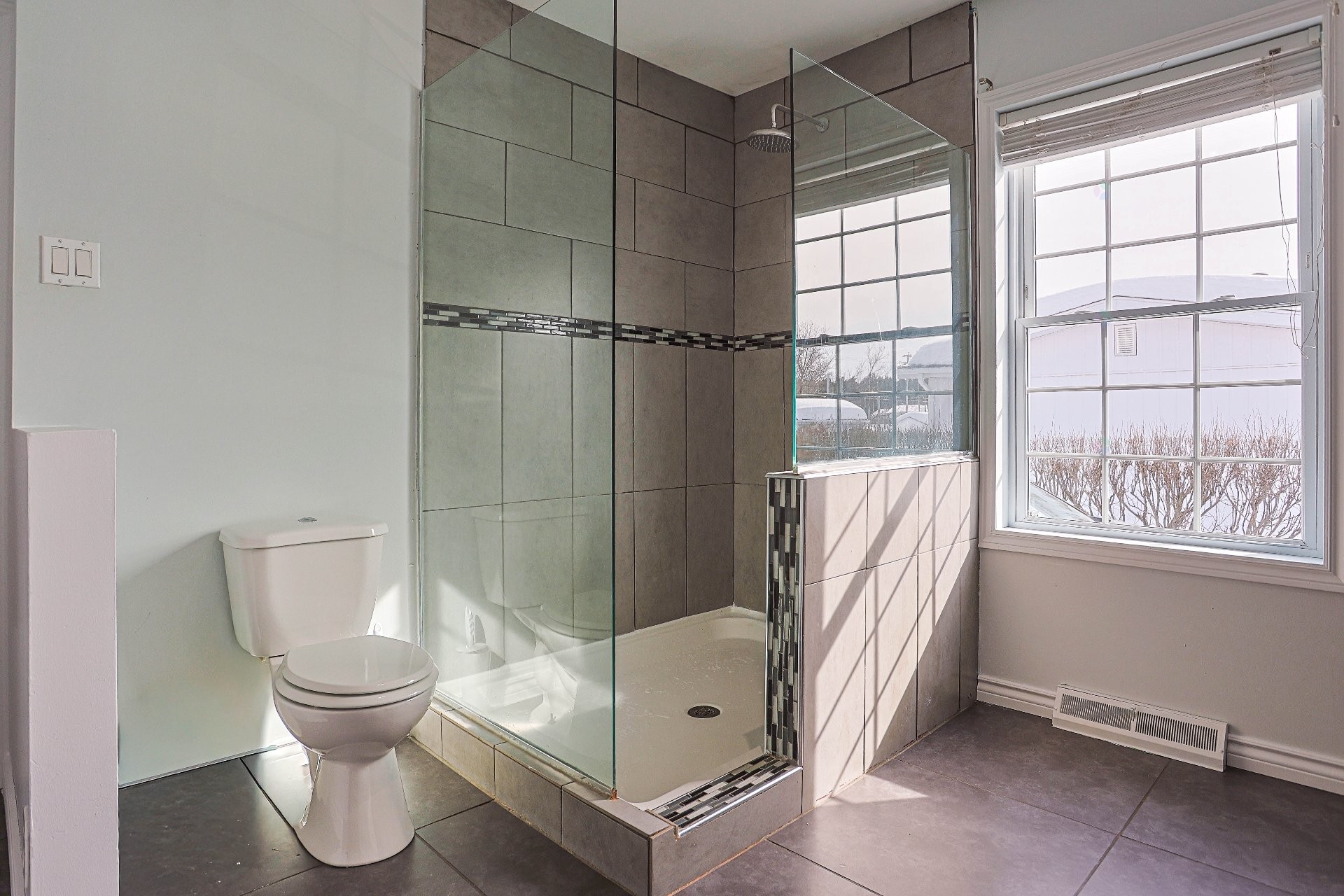 









1641


Rue Principale

,
Saint-Étienne-des-Grès,




QC
G0X2P0

