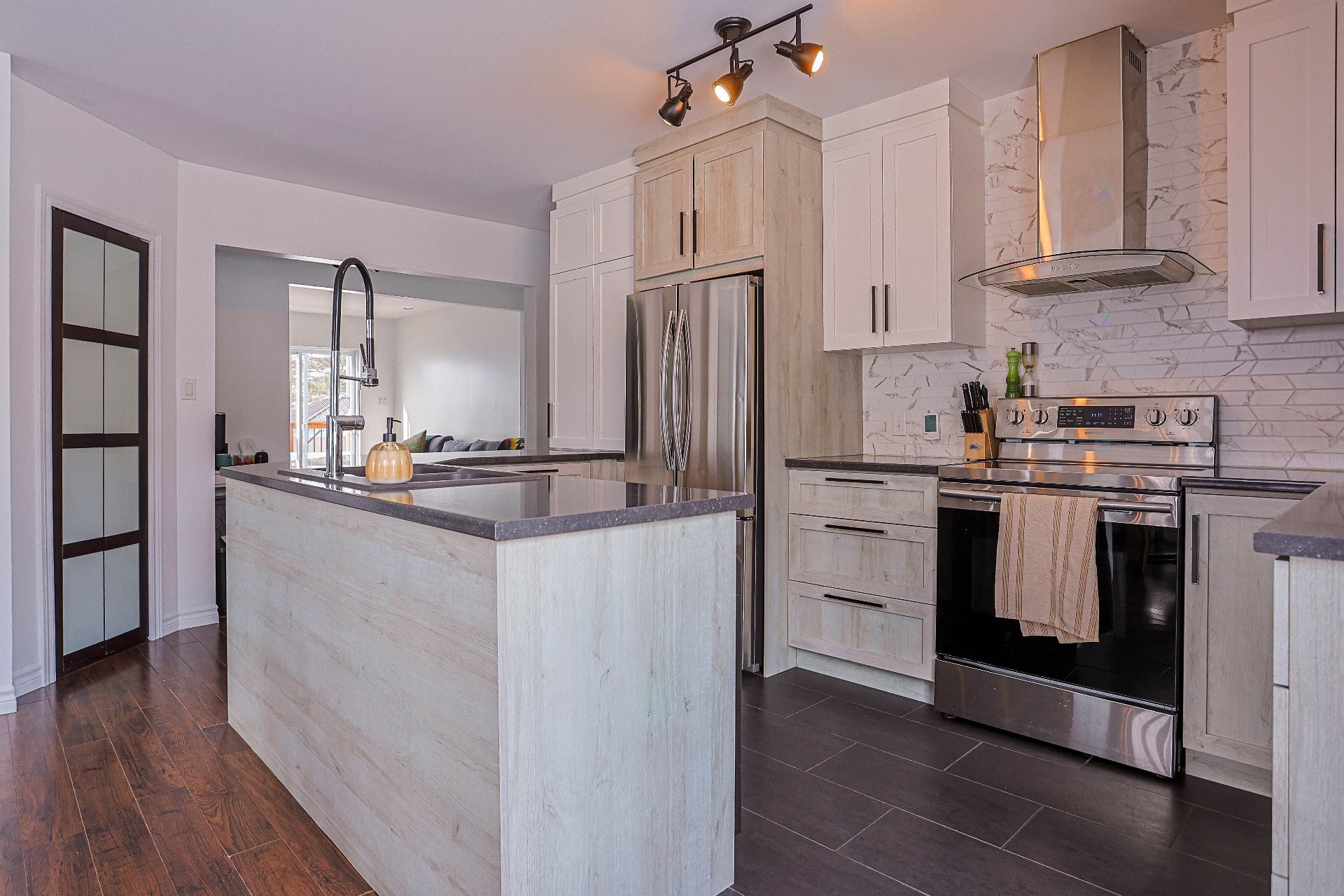 









1641


Rue Principale

,
Saint-Étienne-des-Grès,




QC
G0X2P0

