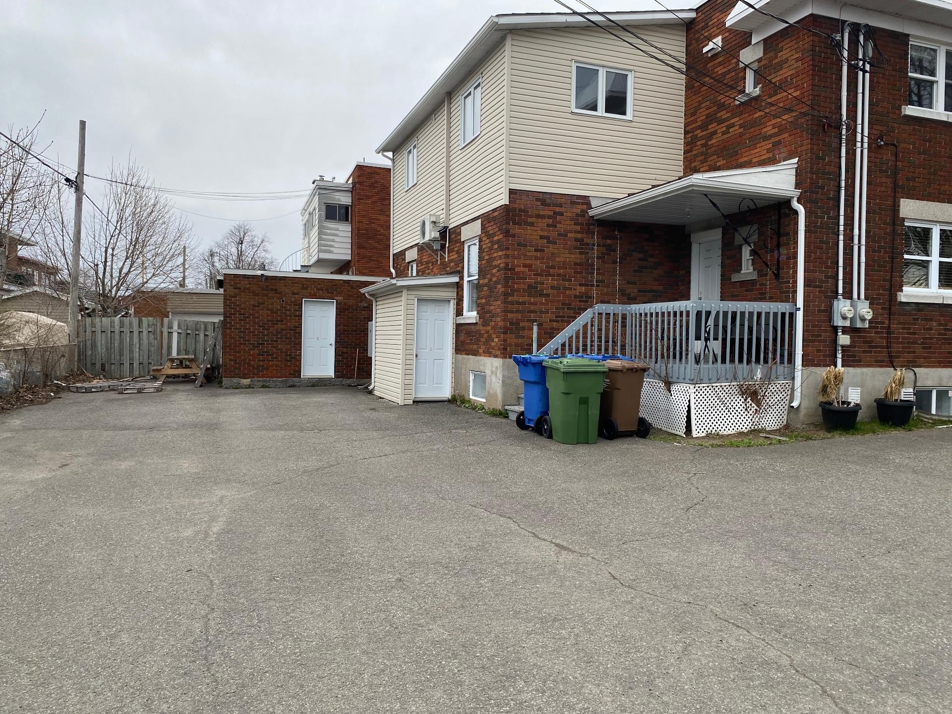 









838Z

 - 840Z


Boul. Taschereau

,
La Prairie,




QC
J5R1V9

