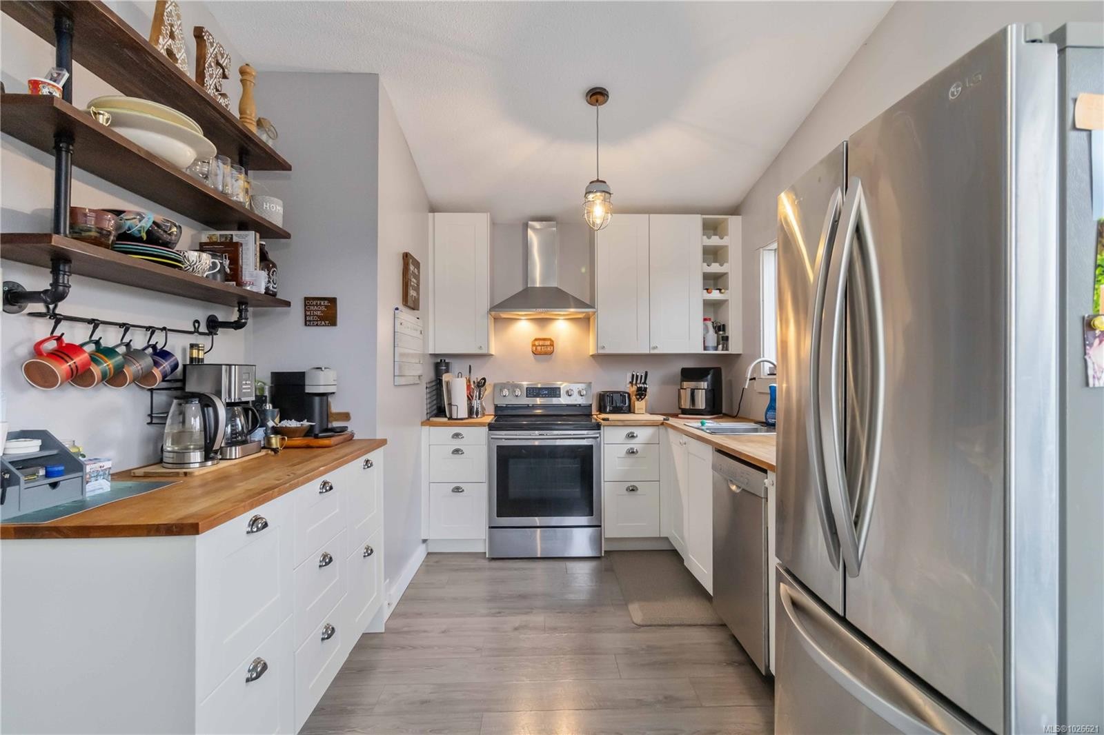 









6110


Seabroom

Rd, 6,
Sooke,




BC
V9Z 0B8

