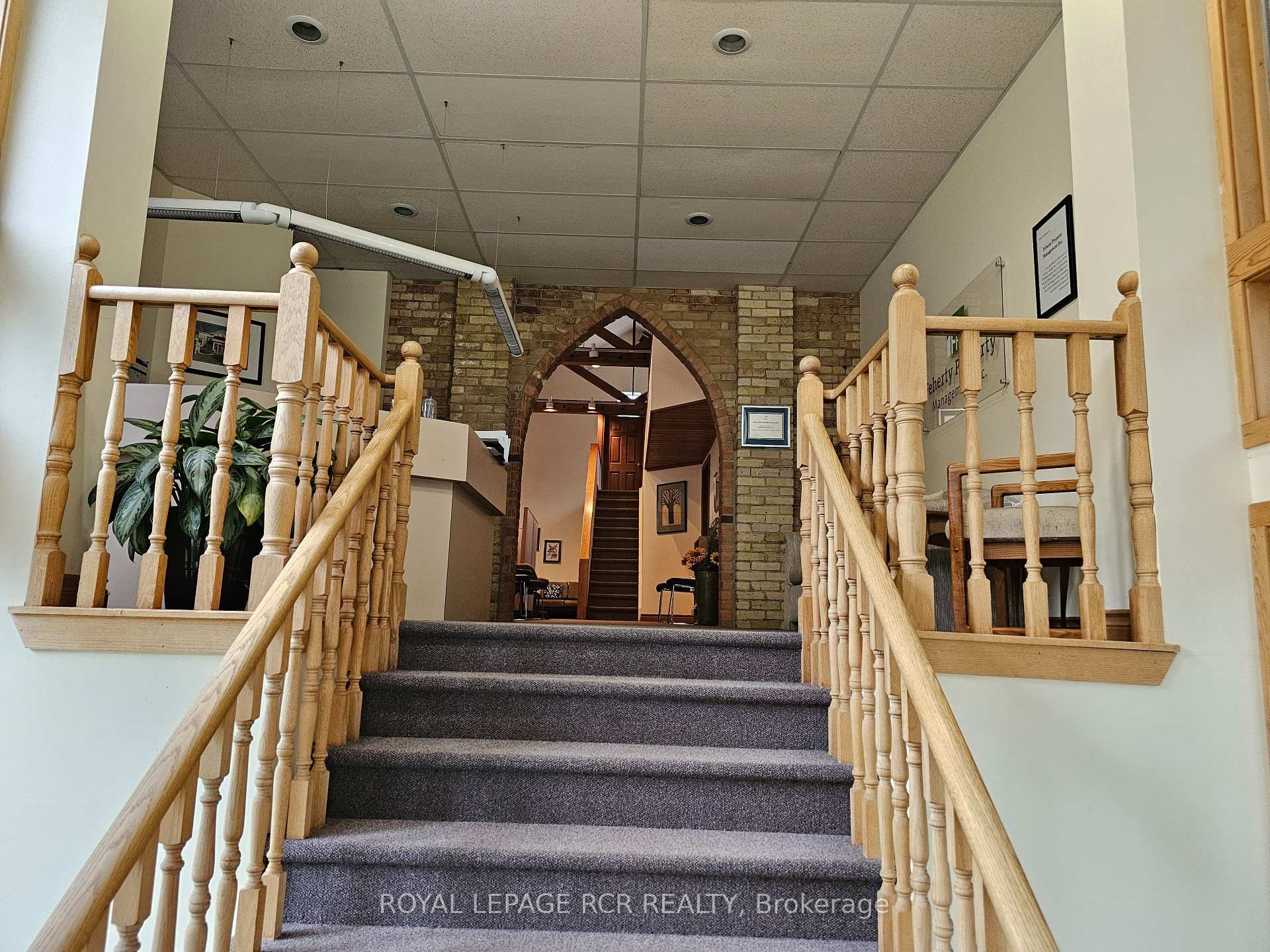 









411


Queen

Street, Main Front,
Newmarket,




ON
L3Y 2G9

