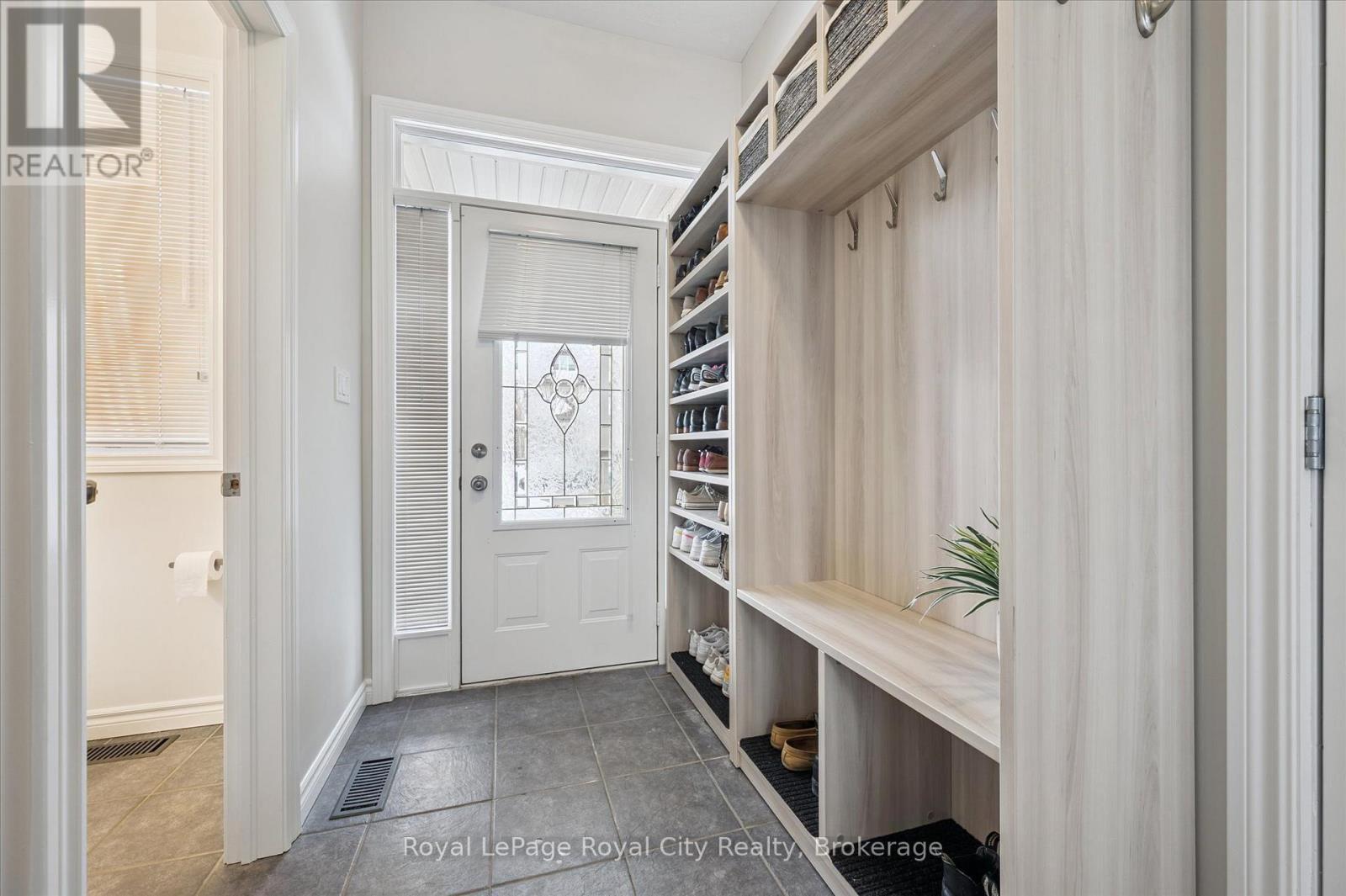 












273 CARRINGTON DRIVE

,
Guelph (Kortright West),




Ontario
N1G5H3

