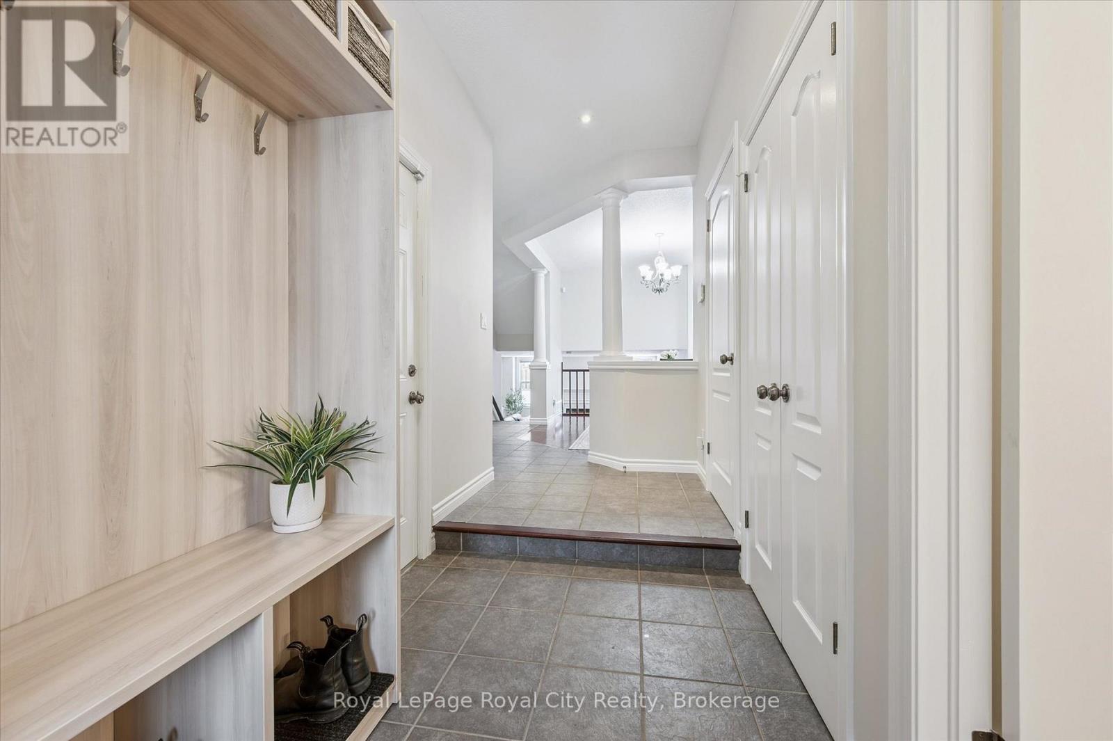 












273 CARRINGTON DRIVE

,
Guelph (Kortright West),




Ontario
N1G5H3

