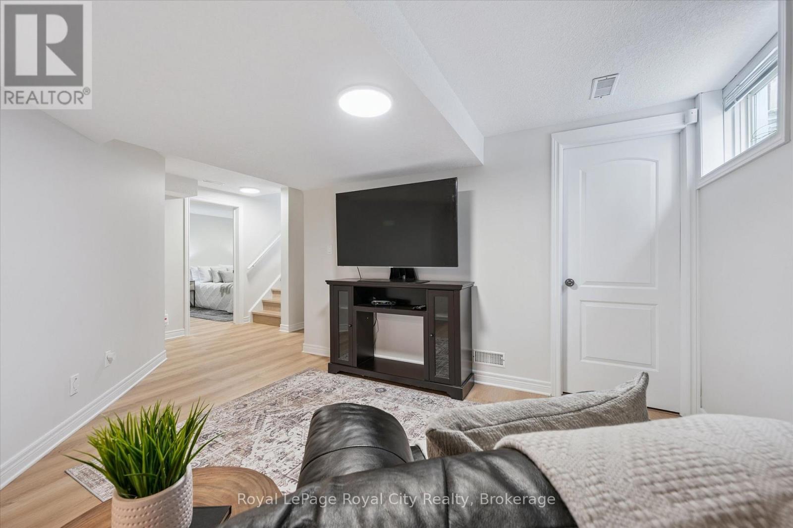 












273 CARRINGTON DRIVE

,
Guelph (Kortright West),




Ontario
N1G5H3

