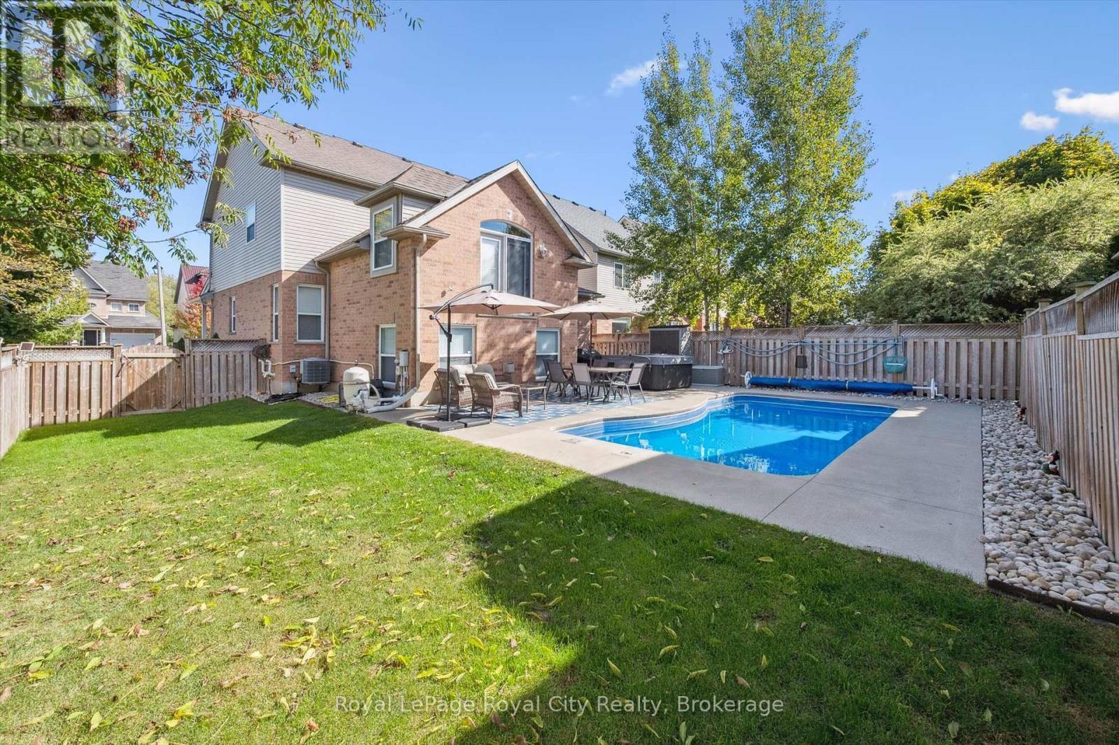 












273 CARRINGTON DRIVE

,
Guelph (Kortright West),




Ontario
N1G5H3

