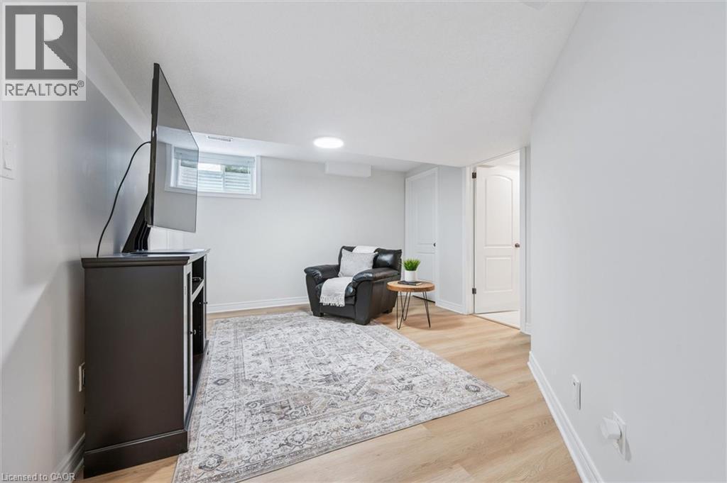 












273 CARRINGTON Drive

,
Guelph,




Ontario
N1G5H3

