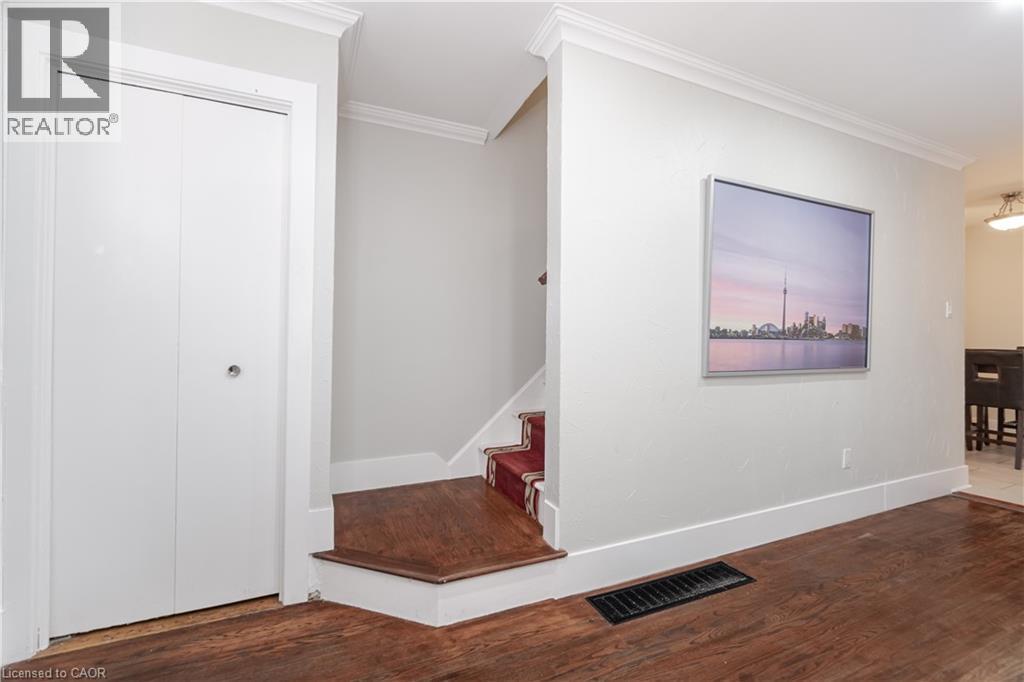 












1116 HOMEWOOD Drive Unit# 1

,
Burlington,




Ontario
L7P2M2

