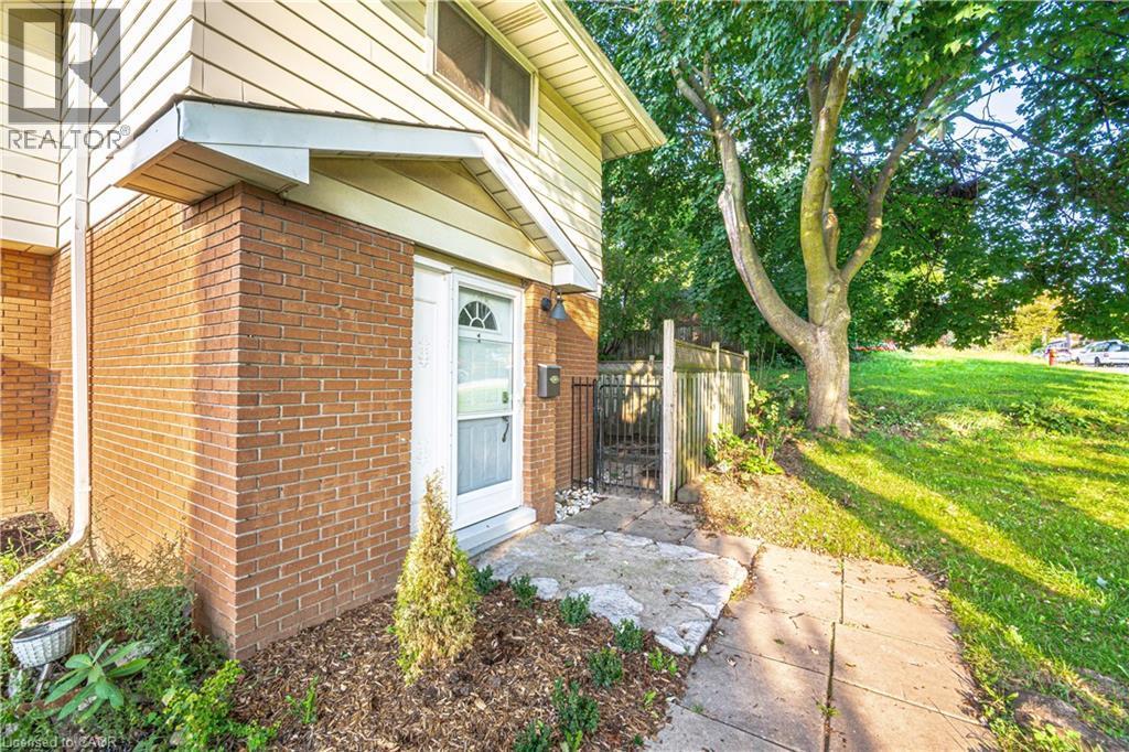 












1116 HOMEWOOD Drive Unit# 1

,
Burlington,




Ontario
L7P2M2

