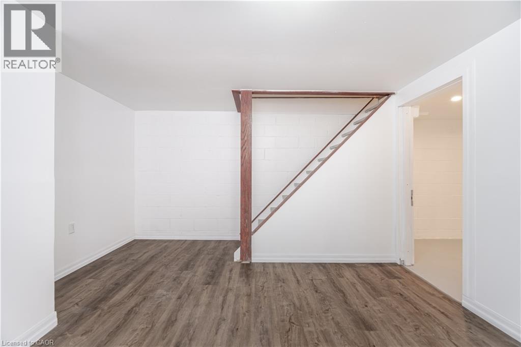 












1116 HOMEWOOD Drive Unit# 1

,
Burlington,




Ontario
L7P2M2

