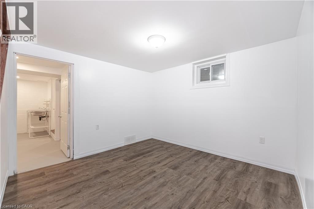 












1116 HOMEWOOD Drive Unit# 1

,
Burlington,




Ontario
L7P2M2

