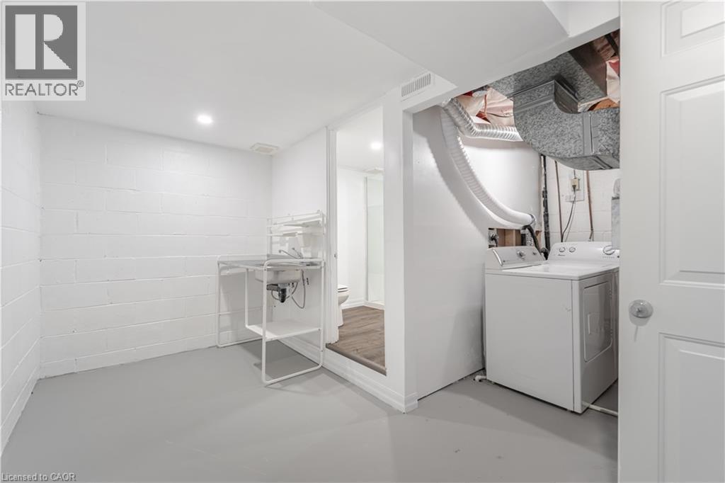 












1116 HOMEWOOD Drive Unit# 1

,
Burlington,




Ontario
L7P2M2

