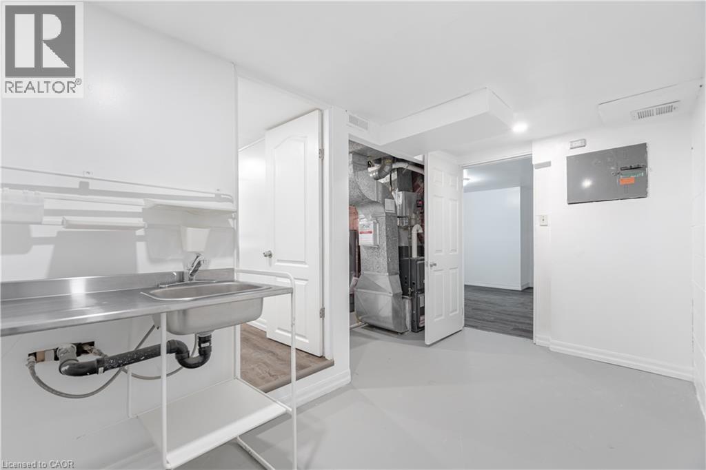 












1116 HOMEWOOD Drive Unit# 1

,
Burlington,




Ontario
L7P2M2

