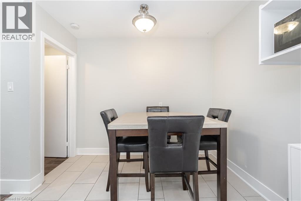 












1116 HOMEWOOD Drive Unit# 1

,
Burlington,




Ontario
L7P2M2

