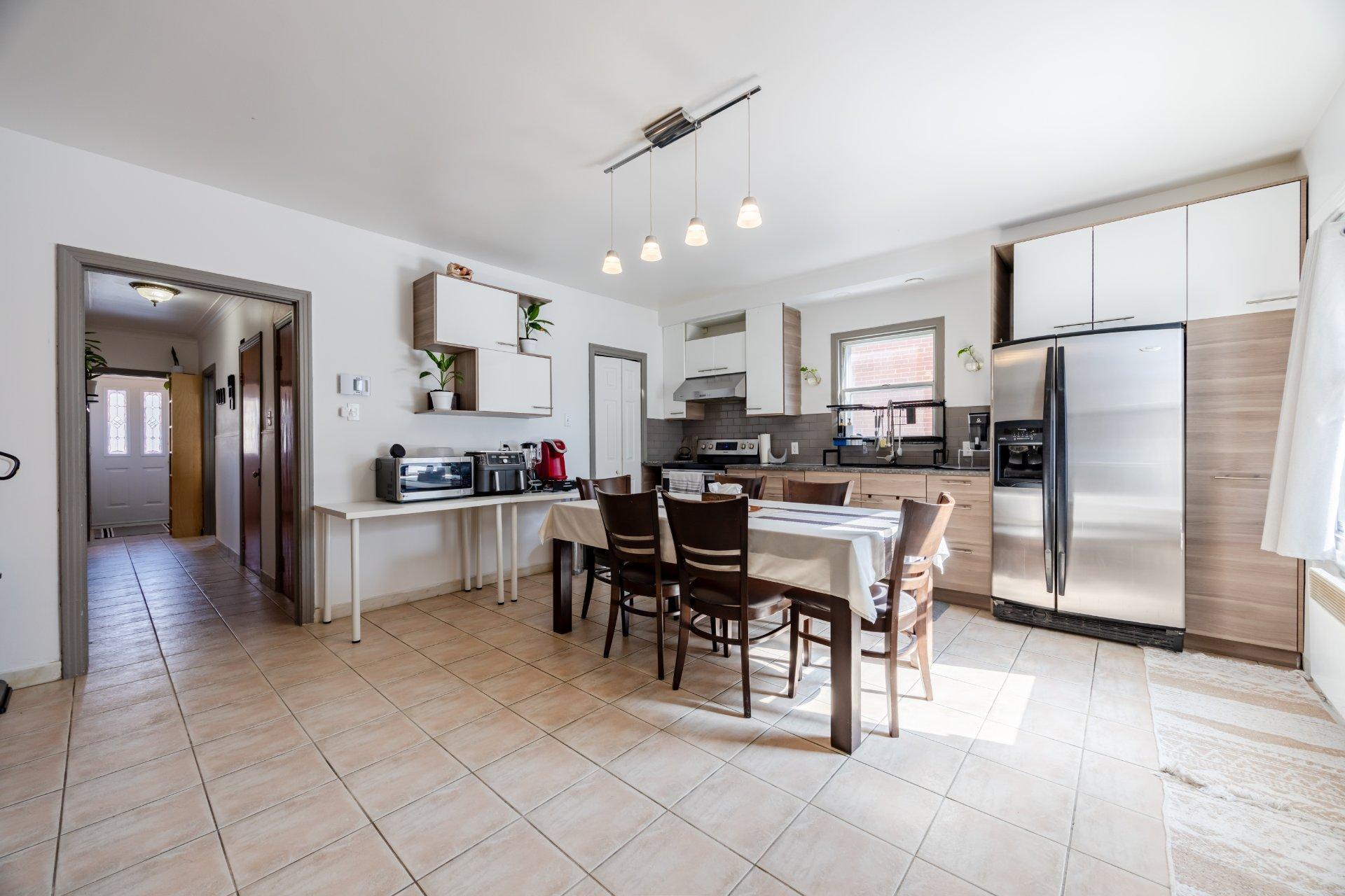 









6526

 - 6528


30e Avenue

,
Montréal (Rosemont/La Petite-Patrie),




QC
H1T3G6

