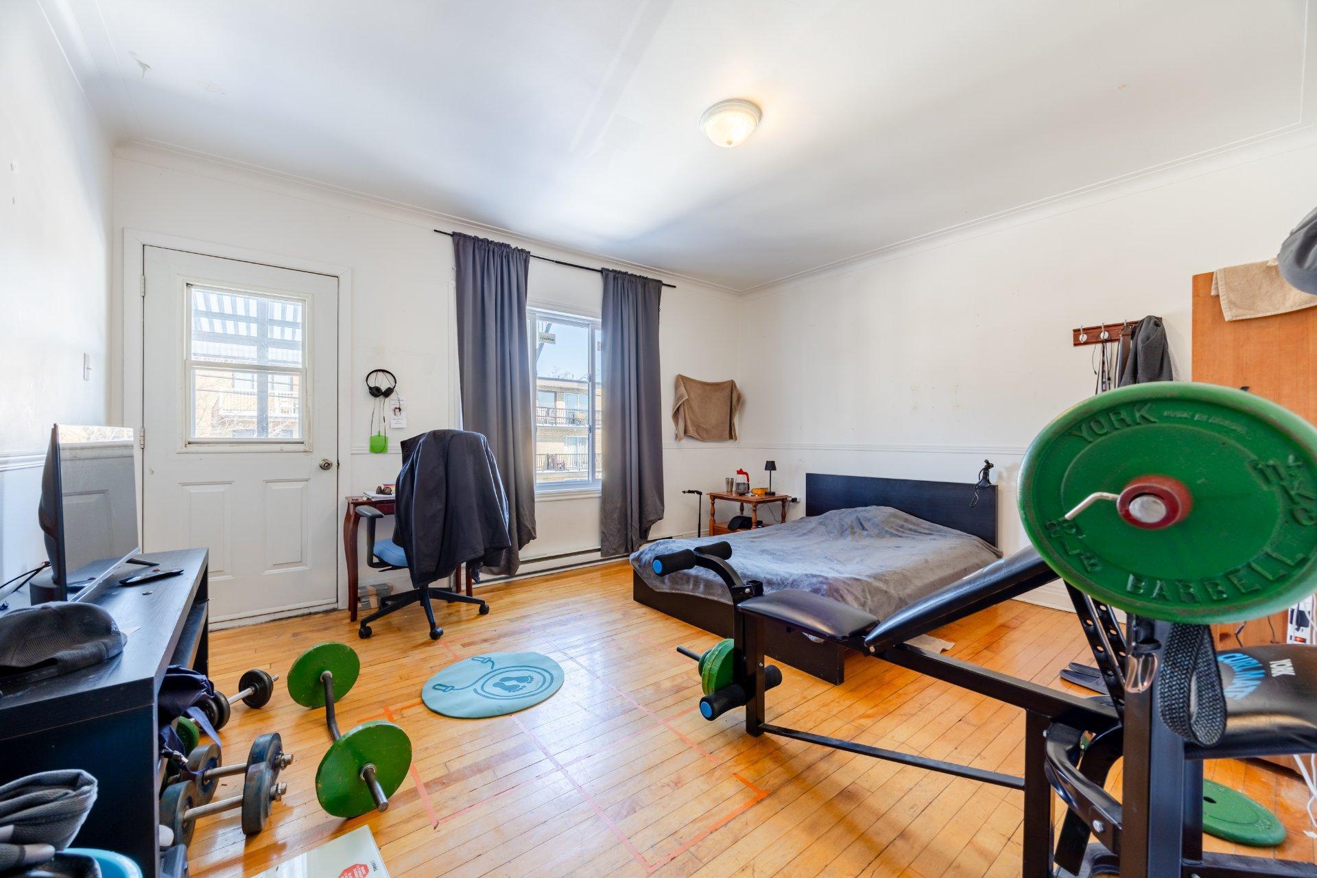 









6526

 - 6528


30e Avenue

,
Montréal (Rosemont/La Petite-Patrie),




QC
H1T3G6

