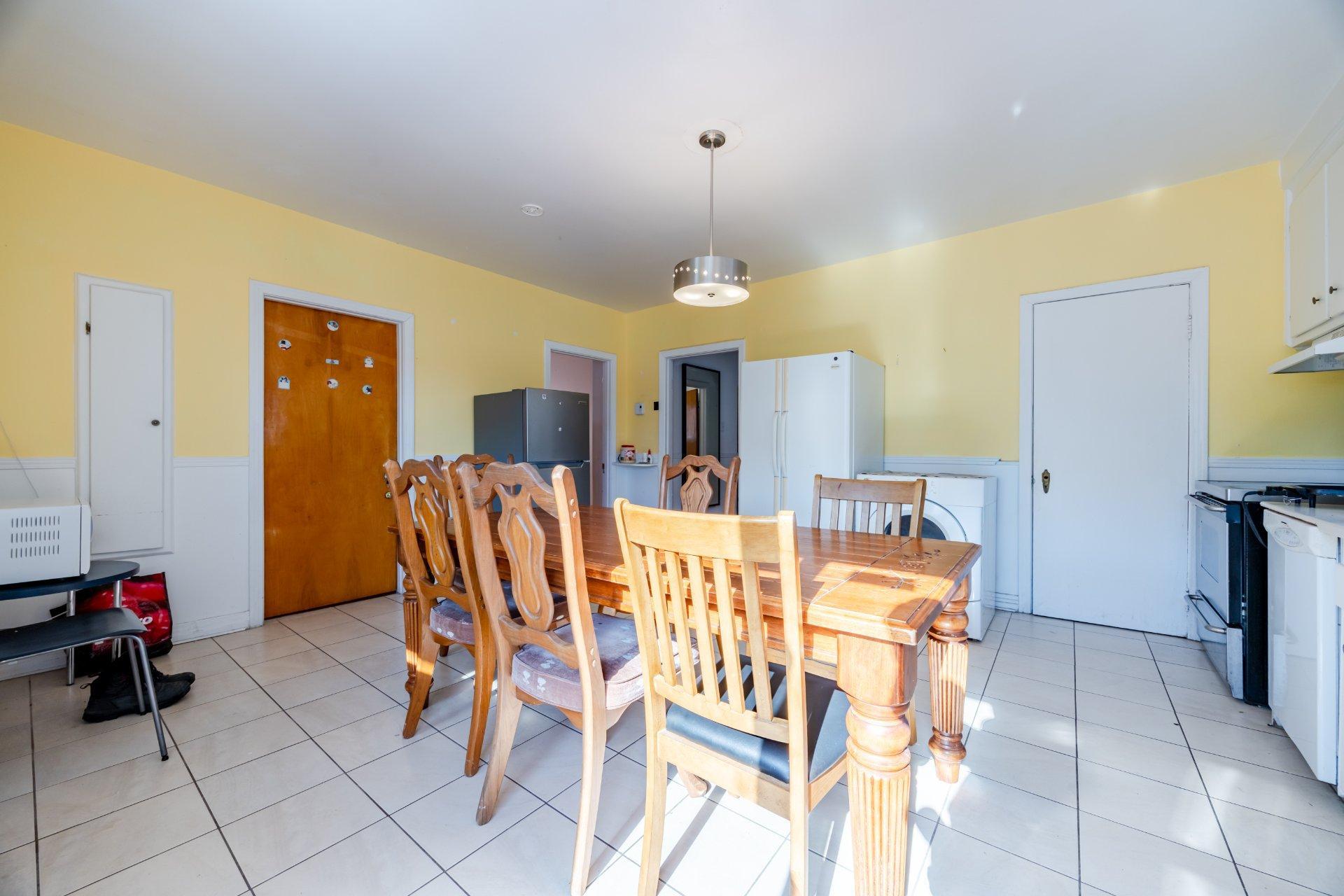 









6526

 - 6528


30e Avenue

,
Montréal (Rosemont/La Petite-Patrie),




QC
H1T3G6

