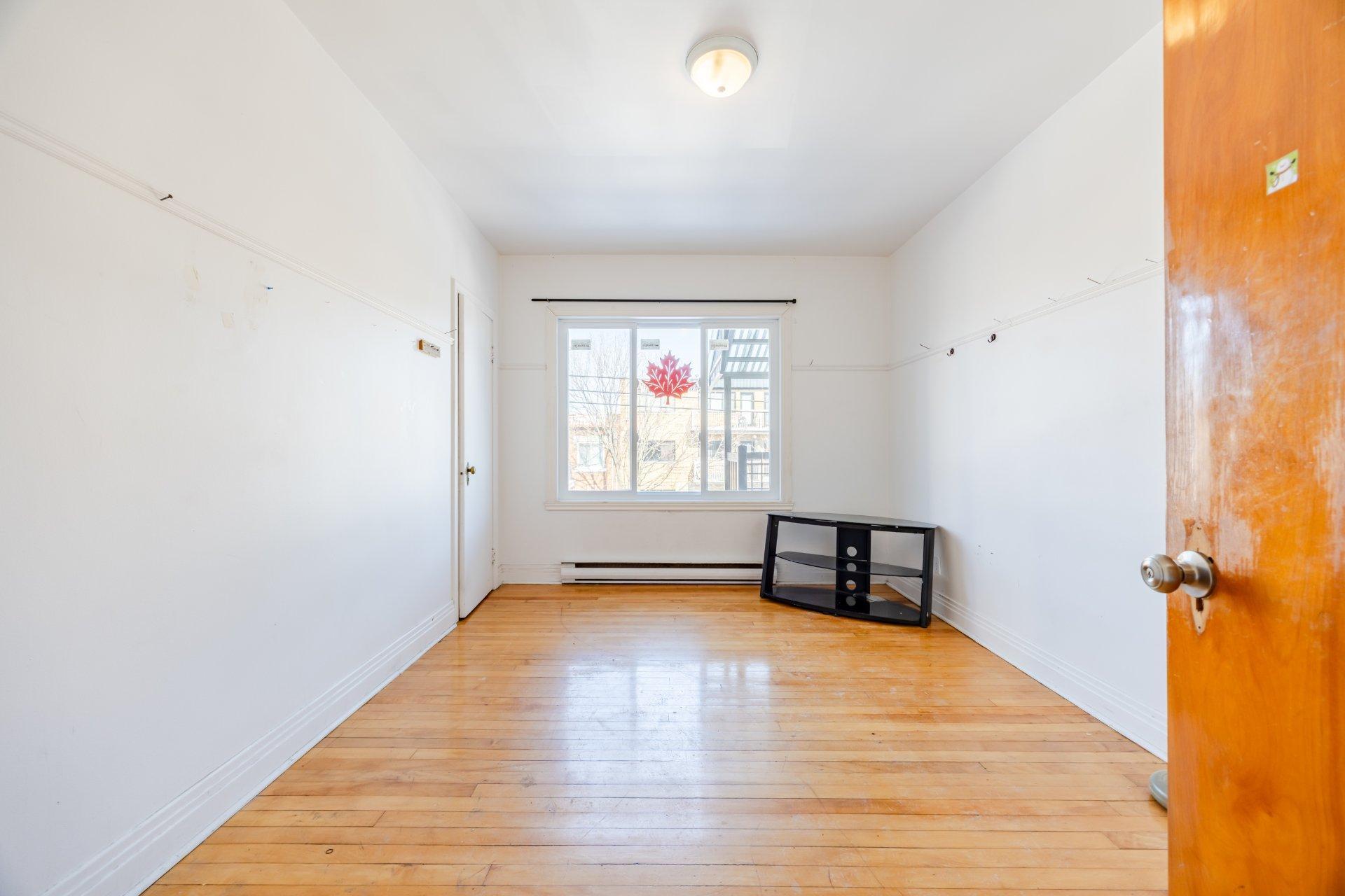 









6526

 - 6528


30e Avenue

,
Montréal (Rosemont/La Petite-Patrie),




QC
H1T3G6

