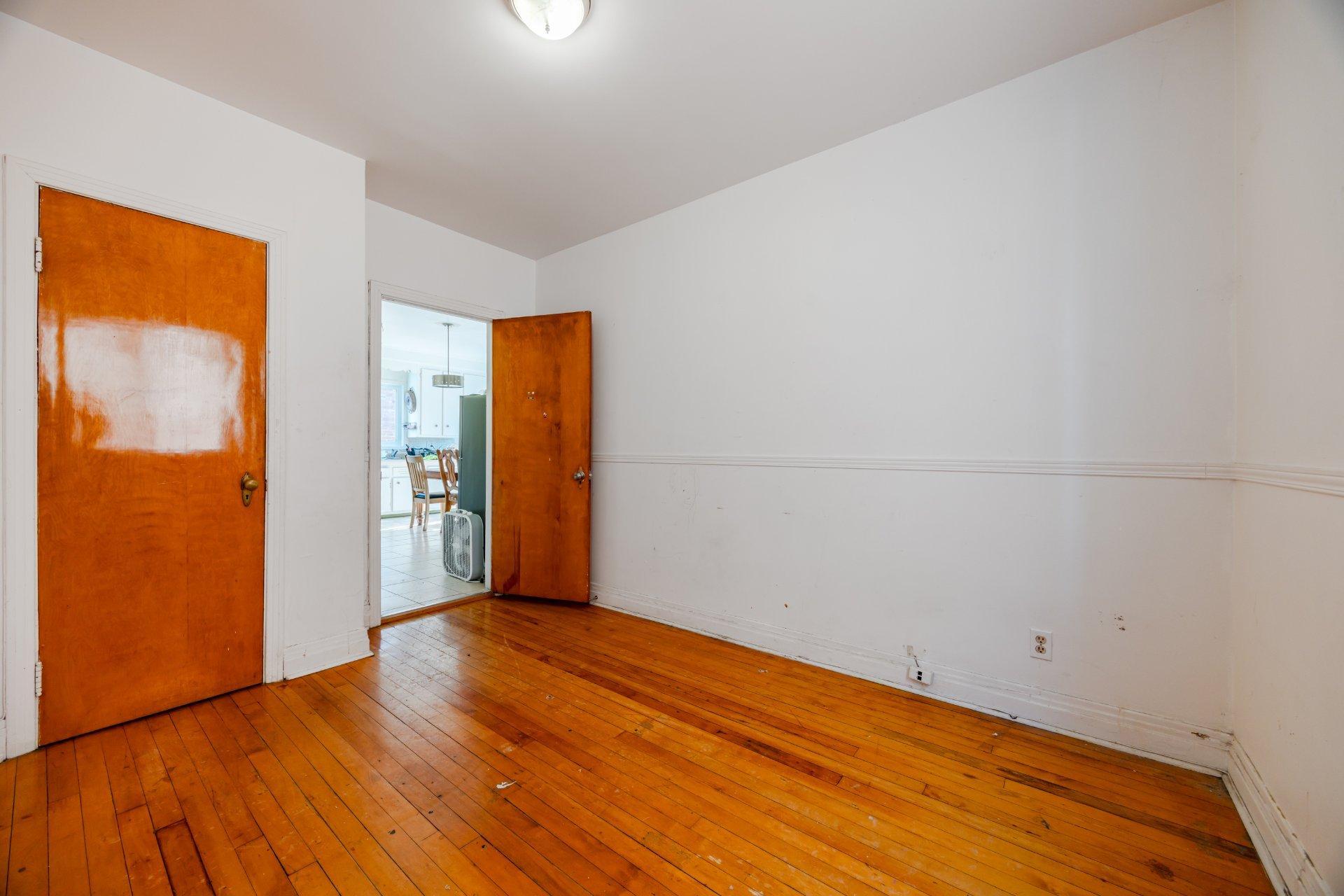 









6526

 - 6528


30e Avenue

,
Montréal (Rosemont/La Petite-Patrie),




QC
H1T3G6

