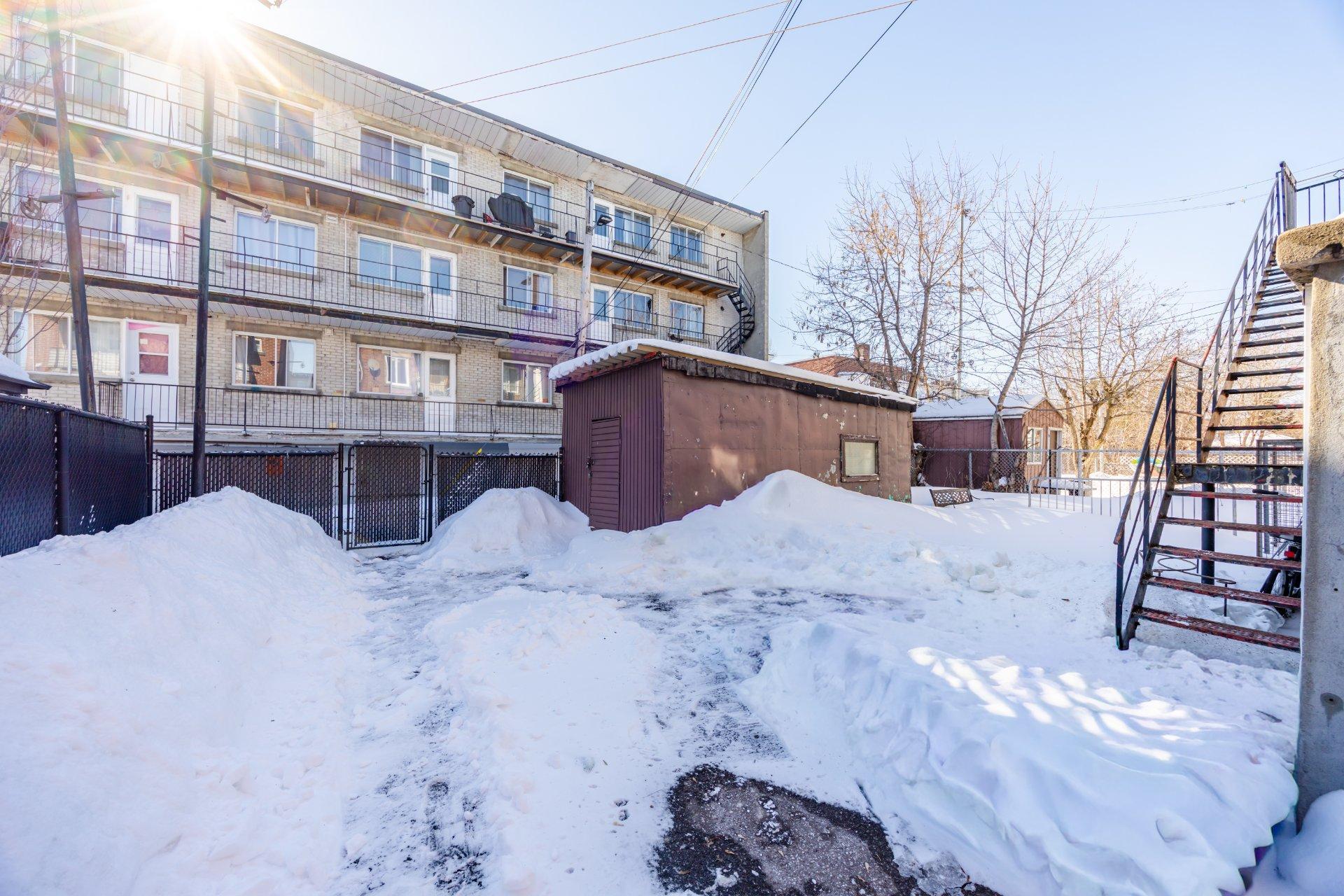 









6526

 - 6528


30e Avenue

,
Montréal (Rosemont/La Petite-Patrie),




QC
H1T3G6

